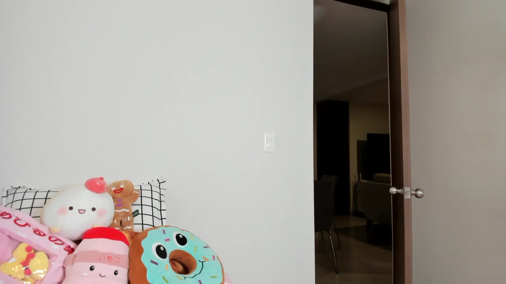 Gallery image thumbnail from Cherrycute666's myfreecams stream on, 02/15/2023, 08:03 image 17 of 20