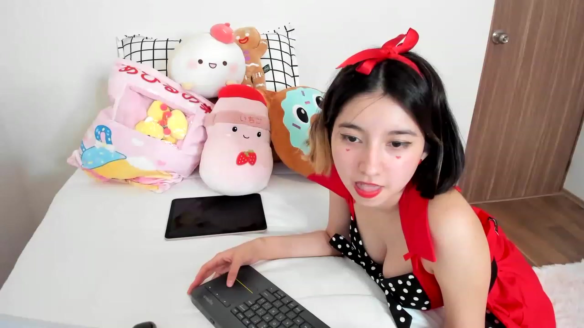 Gallery image thumbnail from Cherrycute666's myfreecams stream on, 02/15/2023, 08:03 image 20 of 20