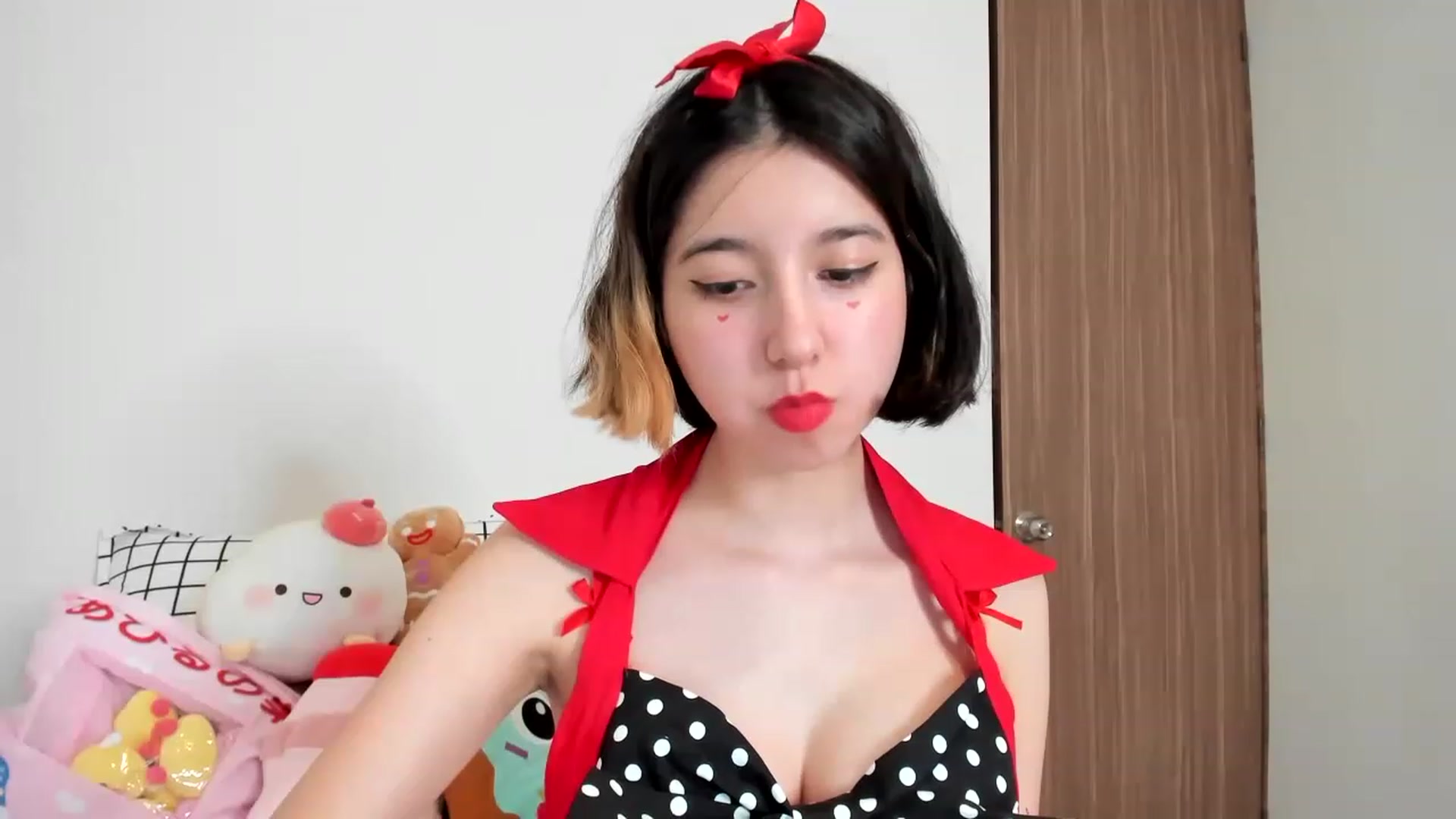 Gallery image thumbnail from Cherrycute666's myfreecams stream on, 02/15/2023, 08:03 image 18 of 20