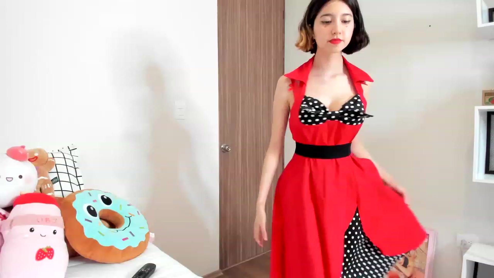 Gallery image thumbnail from Cherrycute666's myfreecams stream on, 02/15/2023, 08:03 image 4 of 20