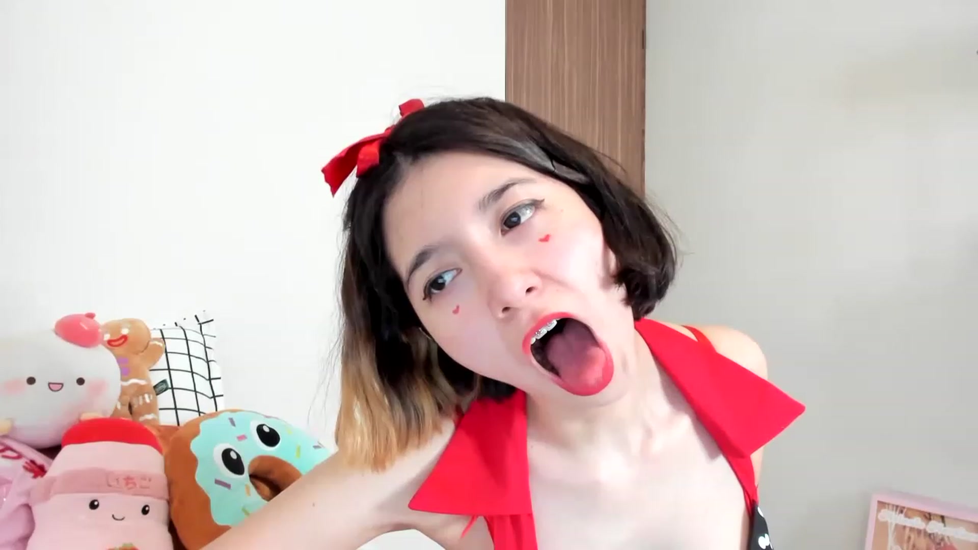Gallery image thumbnail from Cherrycute666's myfreecams stream on, 02/15/2023, 08:03 image 12 of 20