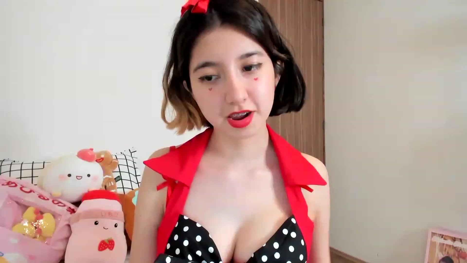 Gallery image thumbnail from Cherrycute666's myfreecams stream on, 02/15/2023, 08:03 image 10 of 20