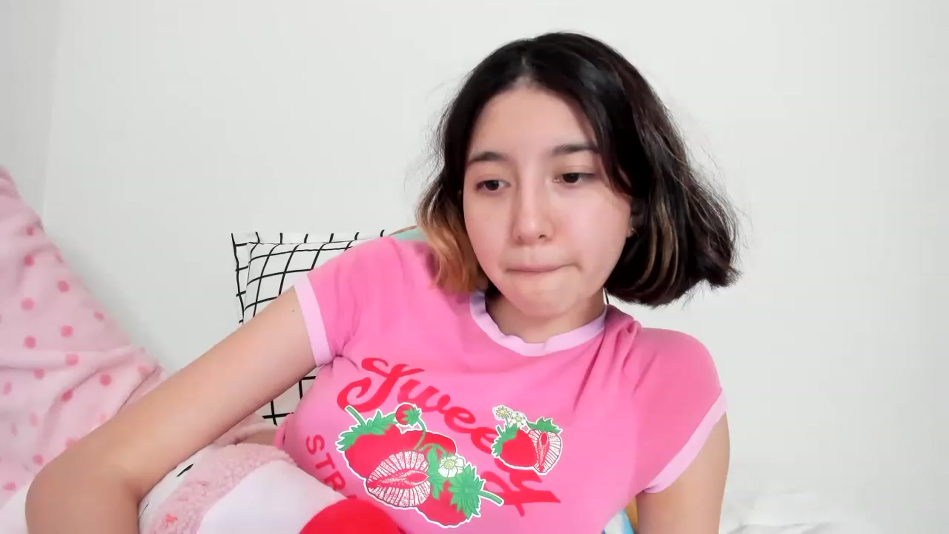 Gallery image thumbnail from Cherrycute666's myfreecams stream on, 02/17/2023, 03:37 image 9 of 20