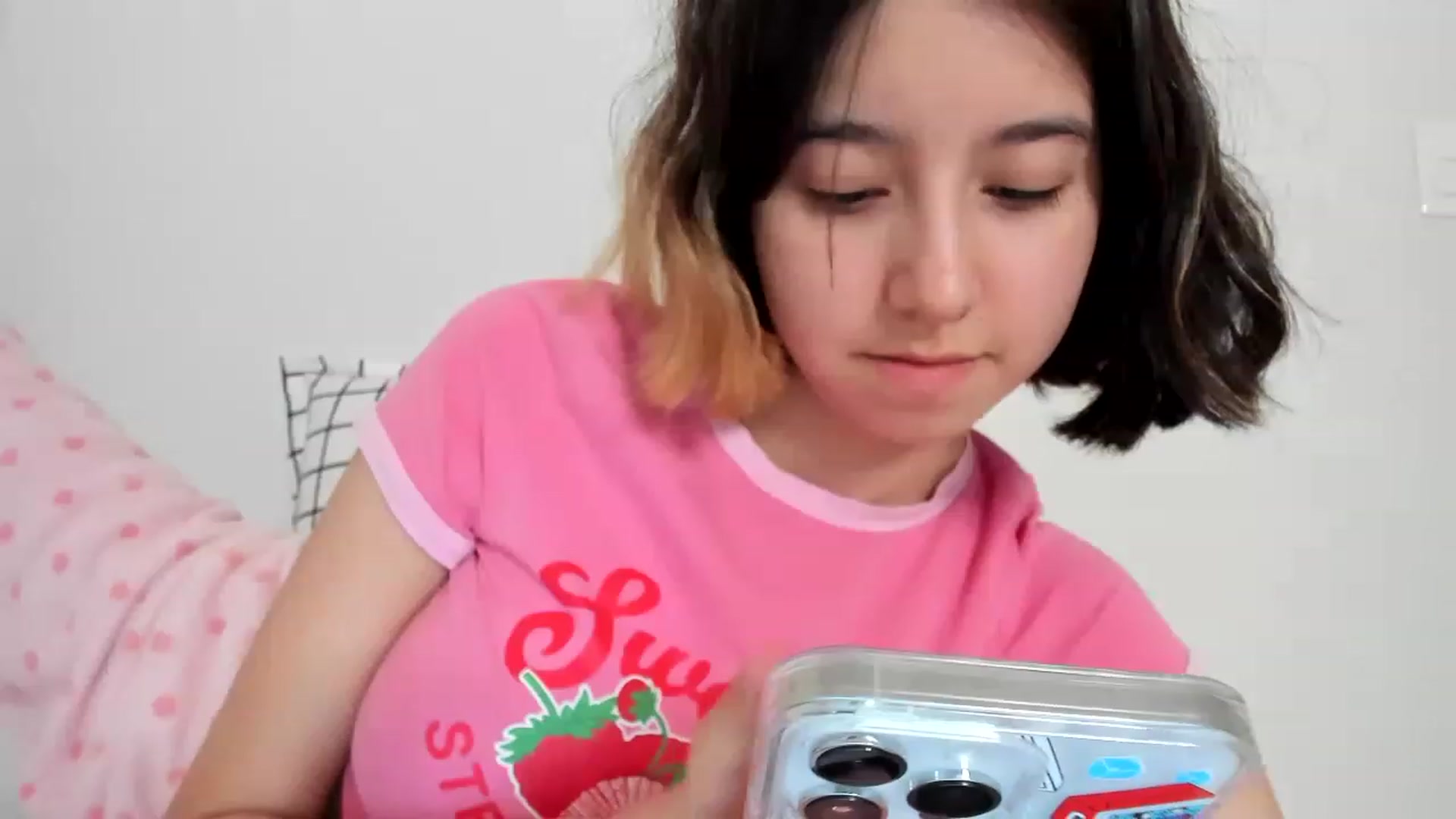 Gallery image thumbnail from Cherrycute666's myfreecams stream on, 02/17/2023, 03:37 image 12 of 20
