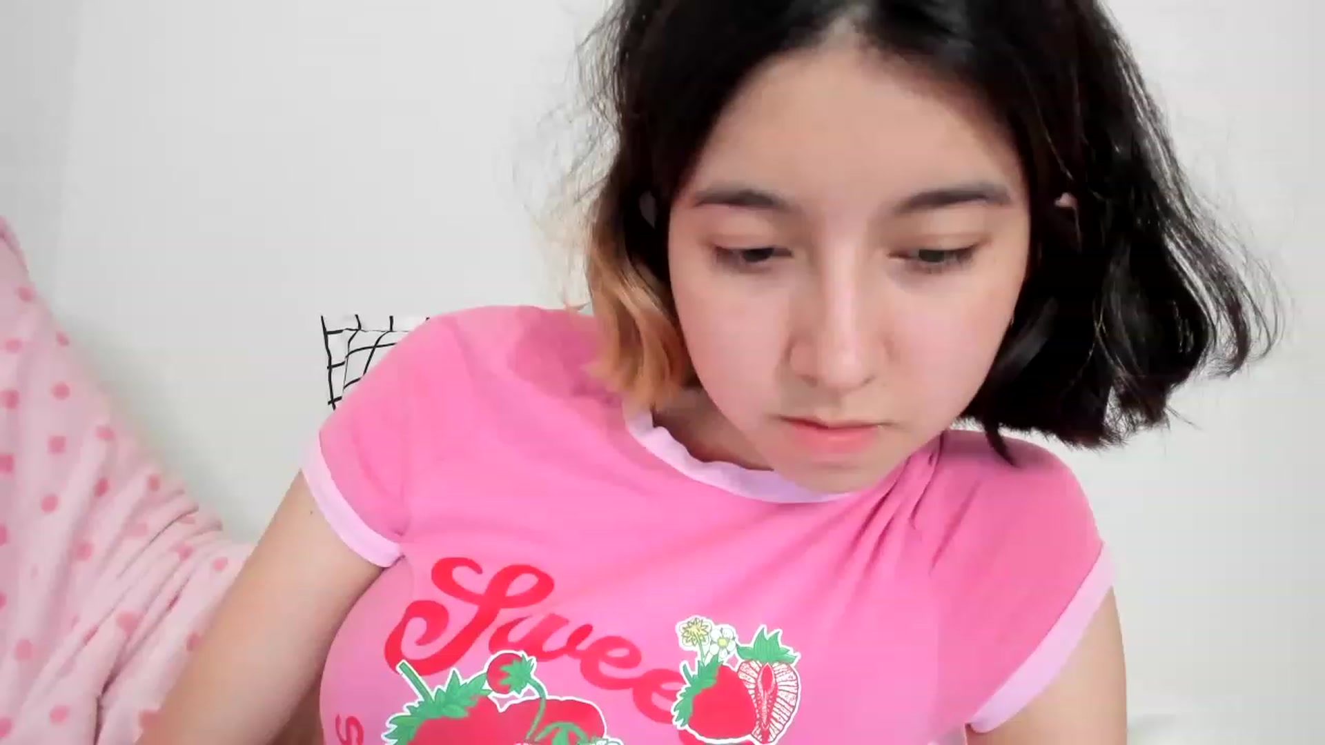 Gallery image thumbnail from Cherrycute666's myfreecams stream on, 02/17/2023, 03:37 image 10 of 20