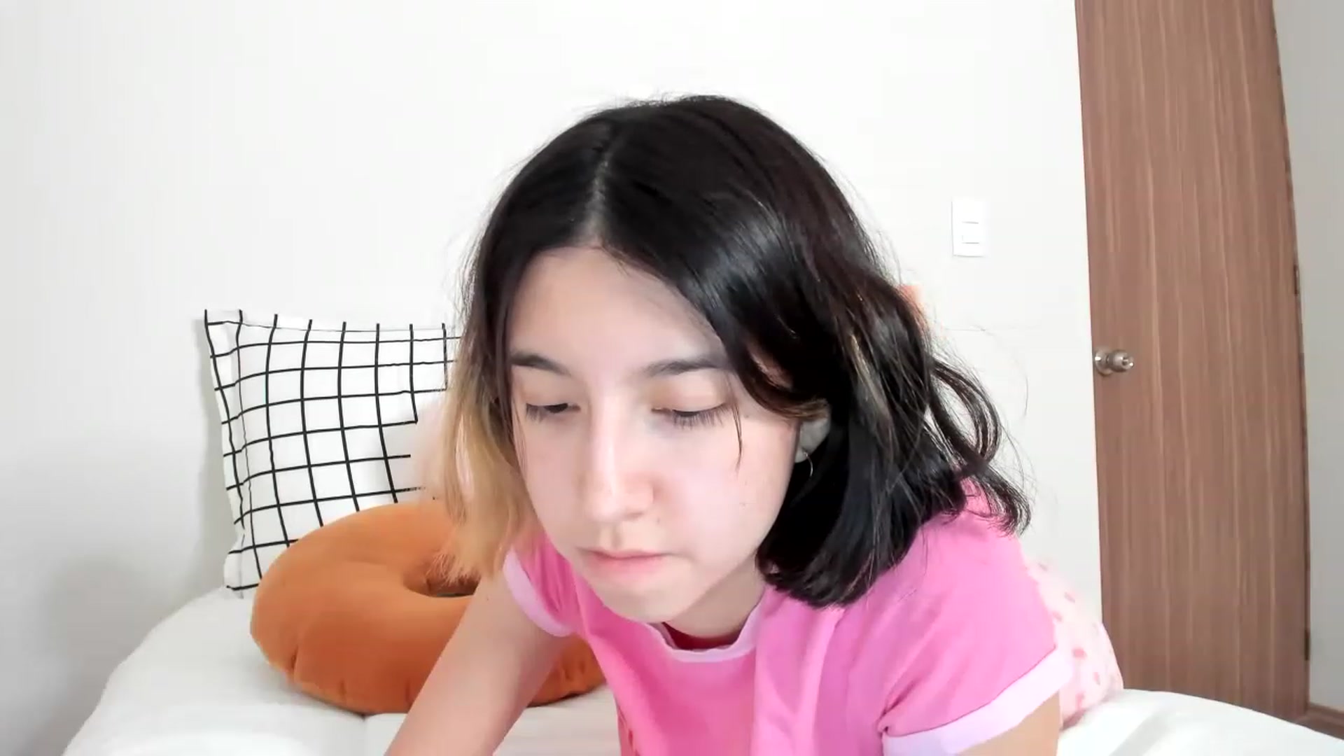 Gallery image thumbnail from Cherrycute666's myfreecams stream on, 02/17/2023, 06:35 image 19 of 20