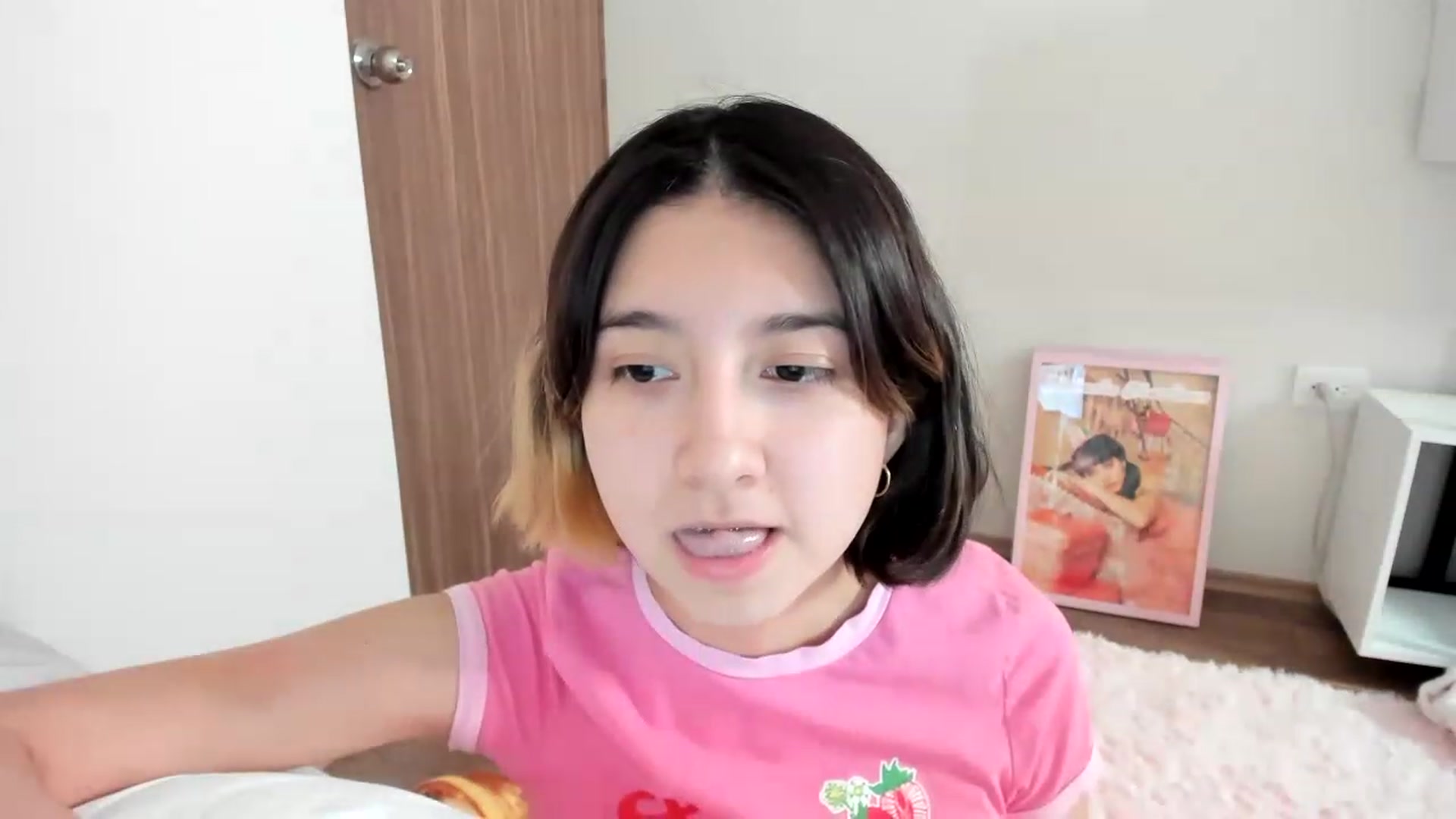 Gallery image thumbnail from Cherrycute666's myfreecams stream on, 02/17/2023, 06:35 image 18 of 20