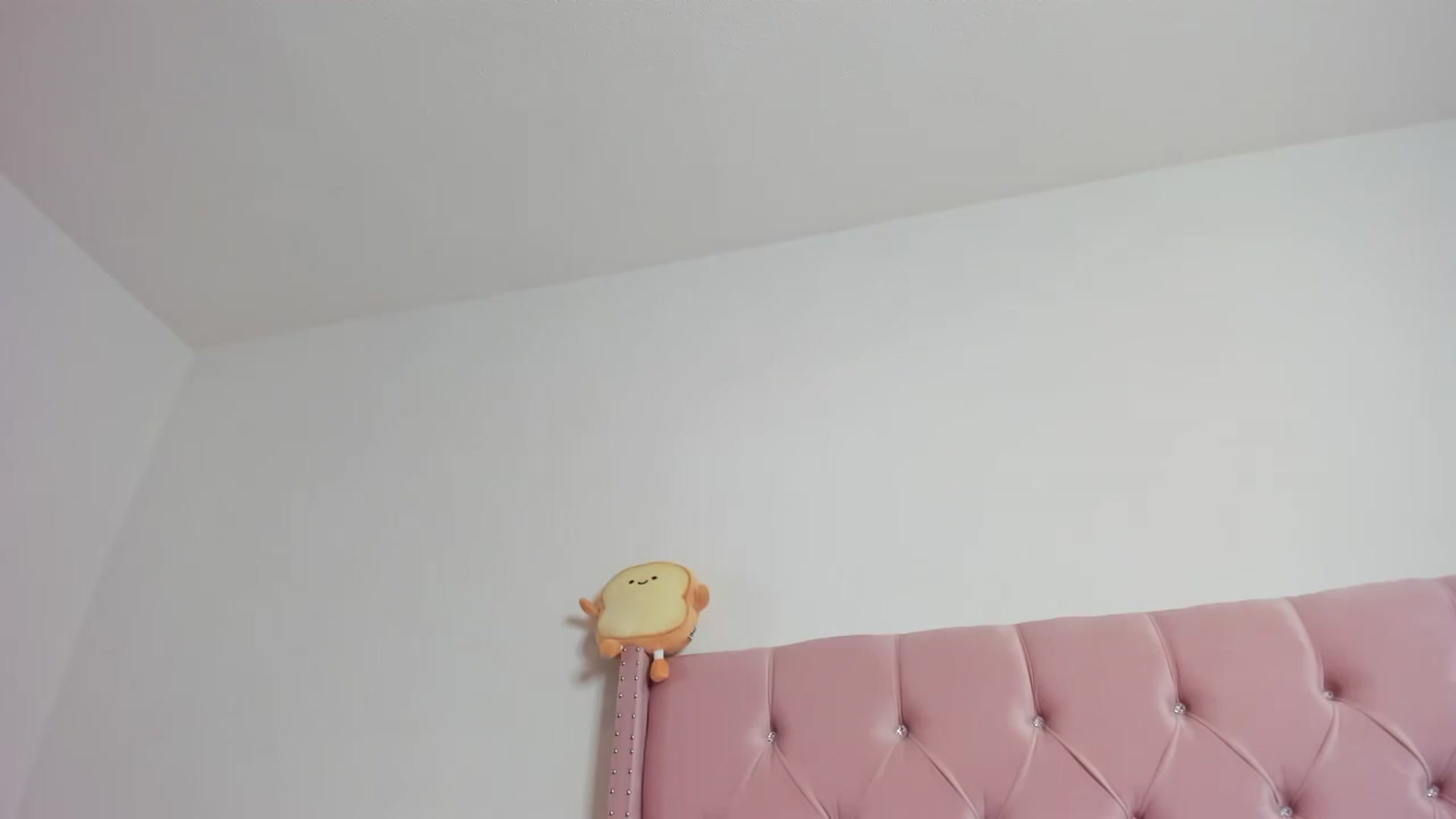 Gallery image thumbnail from Cherrycute666's myfreecams stream on, 02/17/2023, 10:47 image 16 of 20