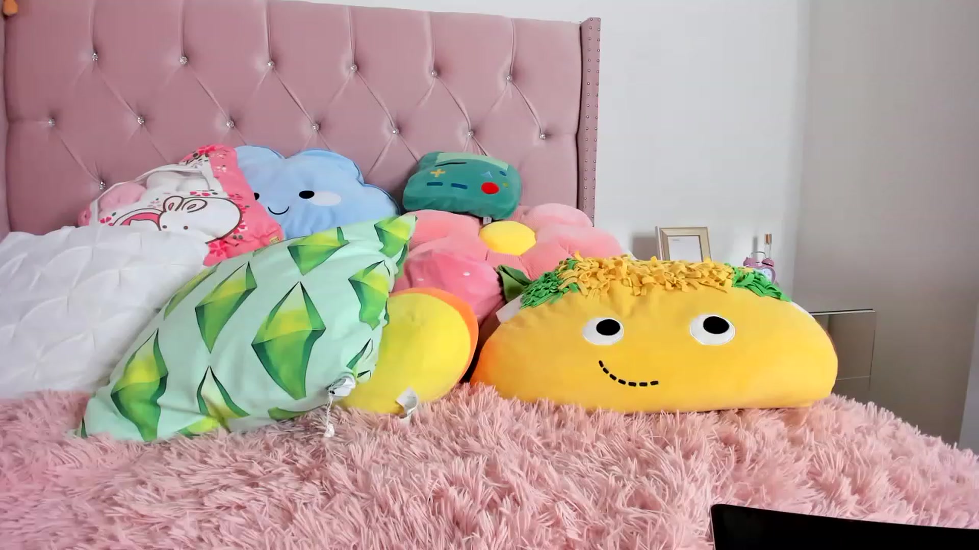 Gallery image thumbnail from Cherrycute666's myfreecams stream on, 02/17/2023, 11:44 image 8 of 20