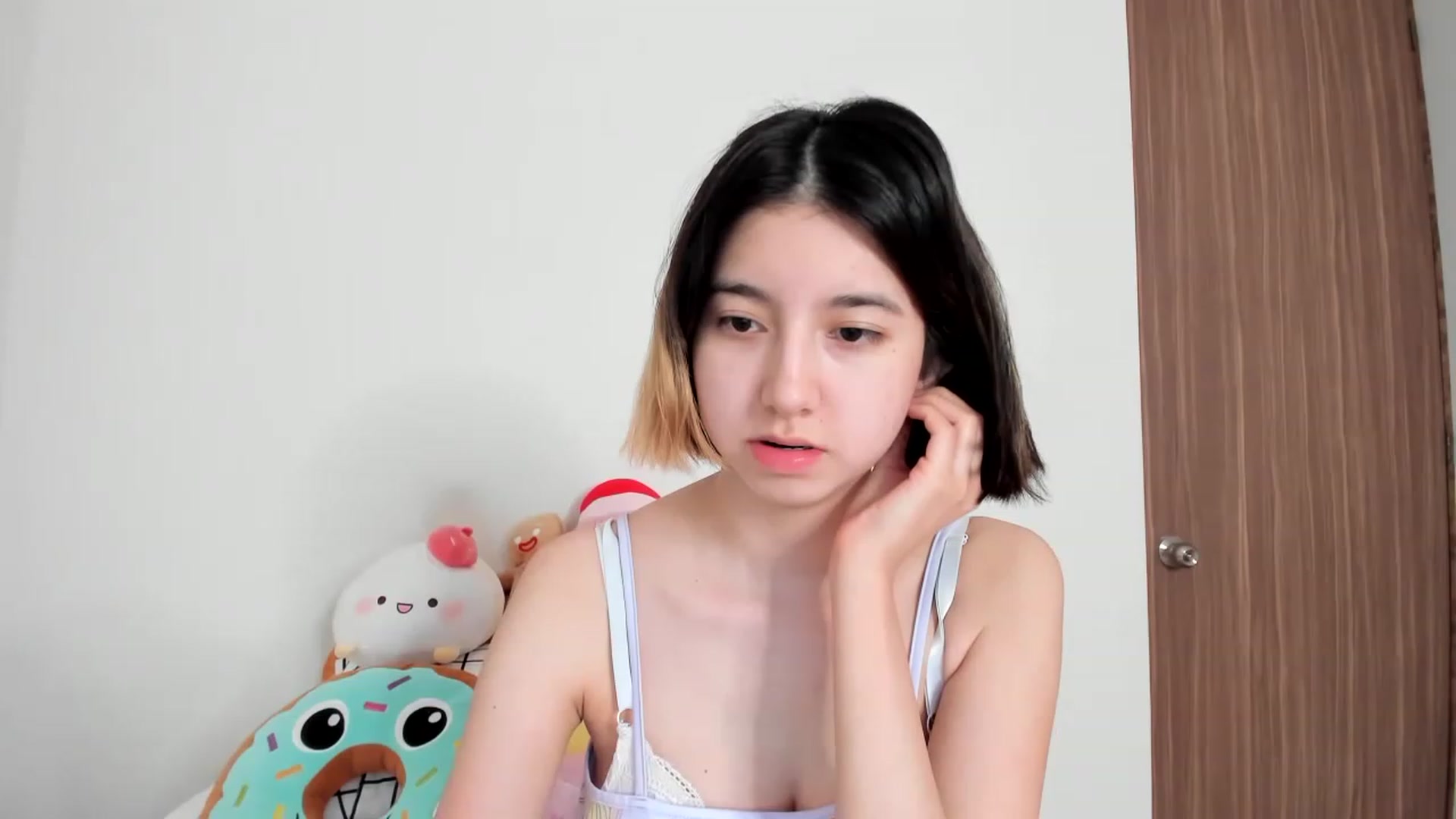 Gallery image thumbnail from Cherrycute666's myfreecams stream on, 02/18/2023, 24:25 image 6 of 20