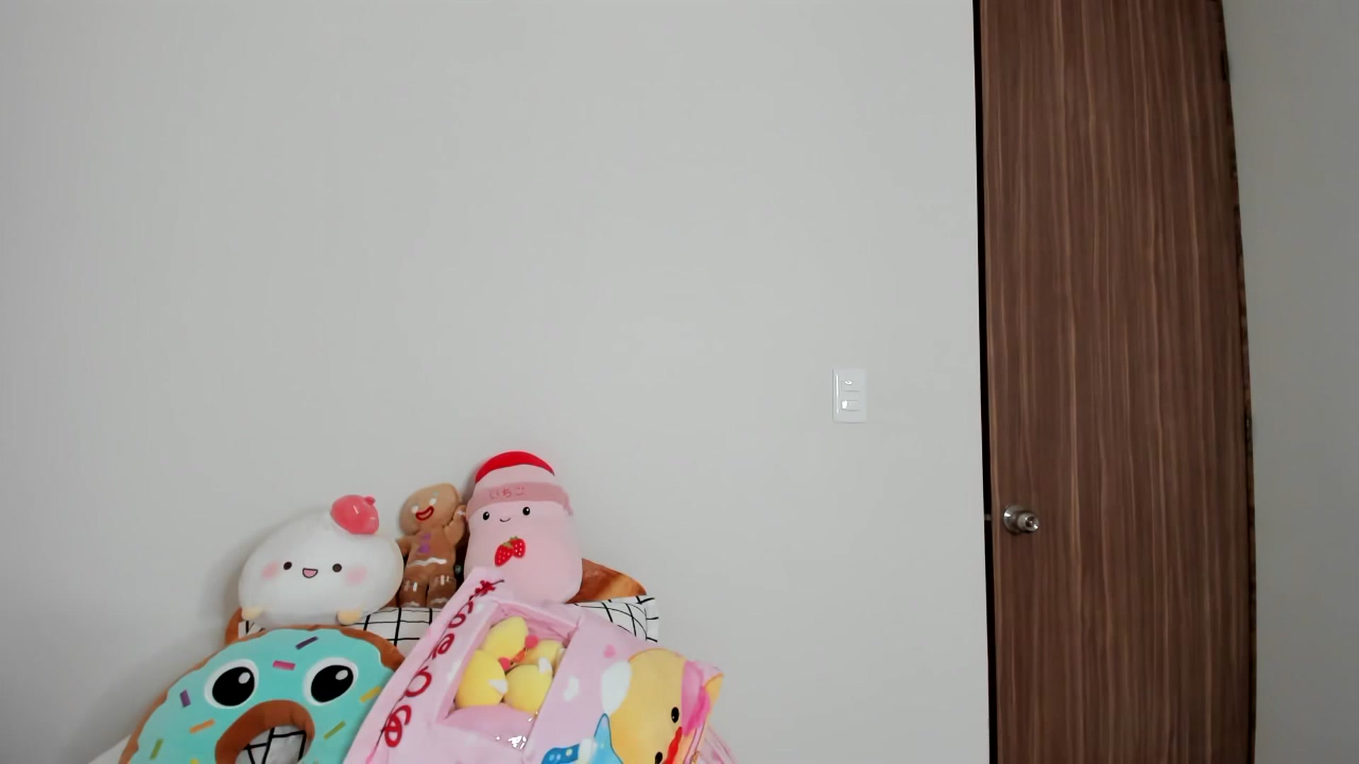 Gallery image thumbnail from Cherrycute666's myfreecams stream on, 02/18/2023, 24:25 image 1 of 20
