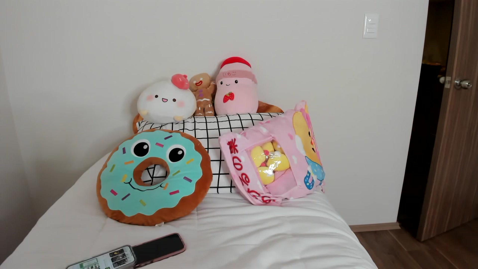 Gallery image thumbnail from Cherrycute666's myfreecams stream on, 02/18/2023, 04:49 image 7 of 20