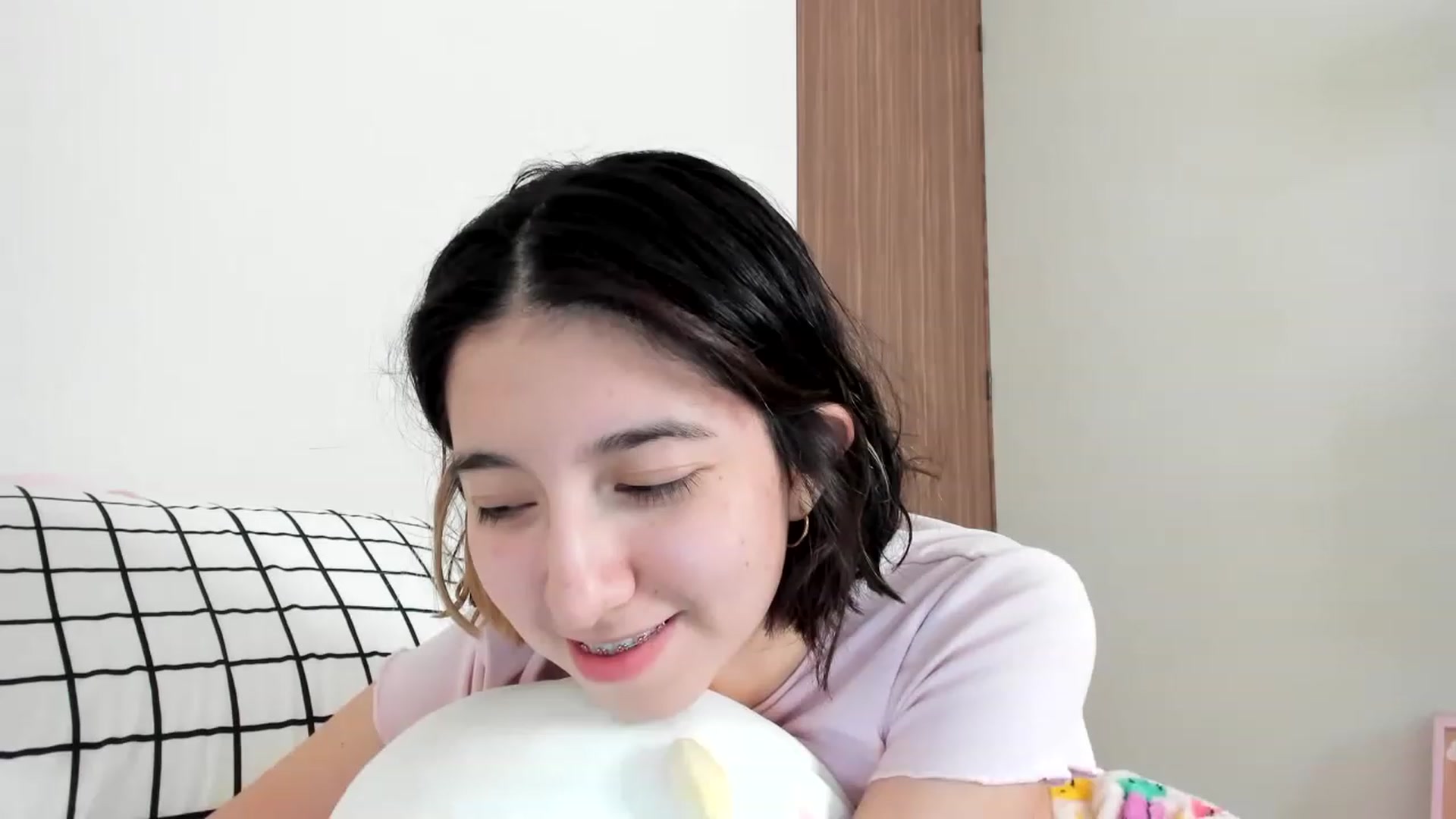 Gallery image thumbnail from Cherrycute666's myfreecams stream on, 02/18/2023, 14:45 image 6 of 20