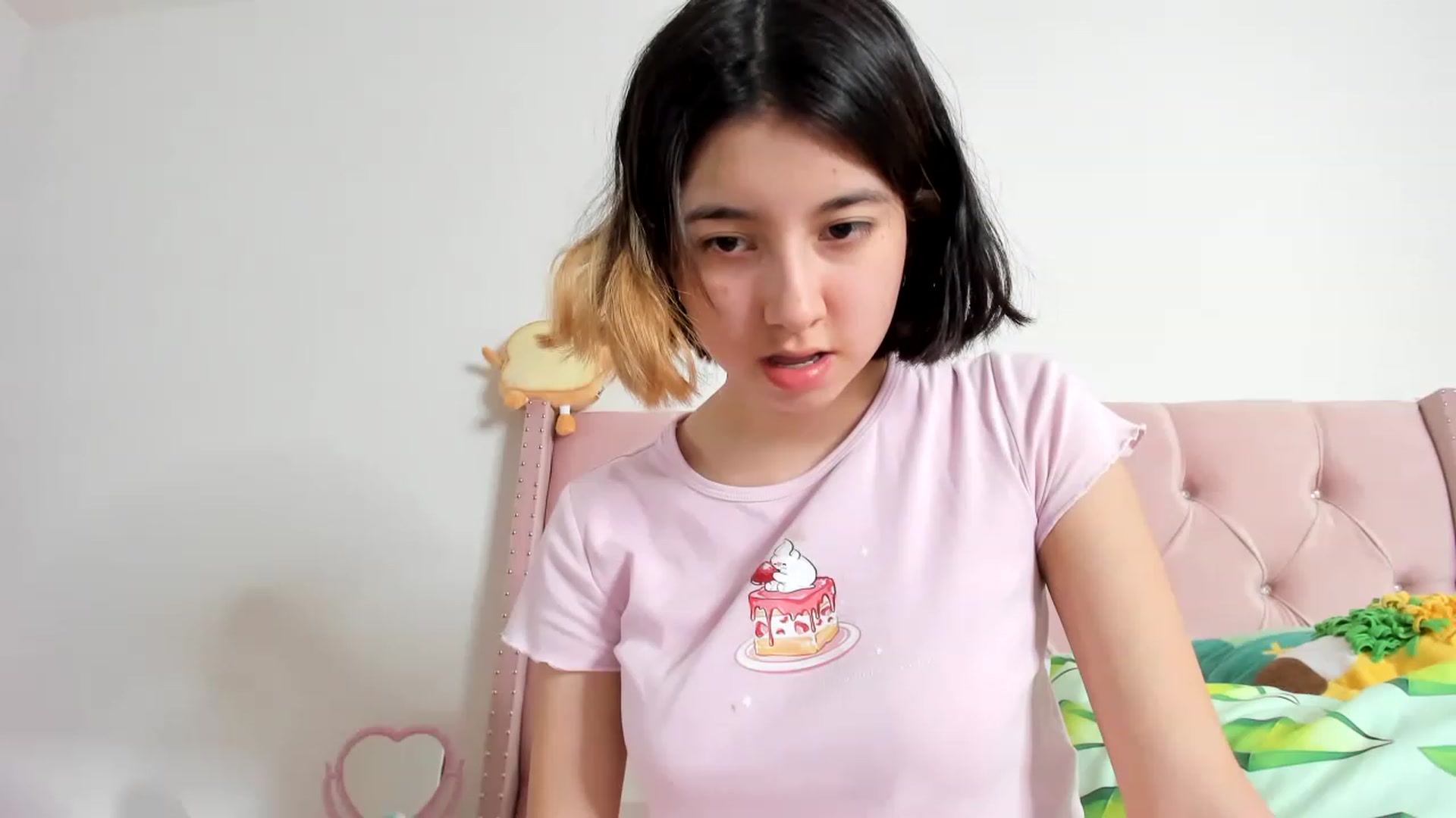 Gallery image thumbnail from Cherrycute666's myfreecams stream on, 02/19/2023, 24:06 image 17 of 20