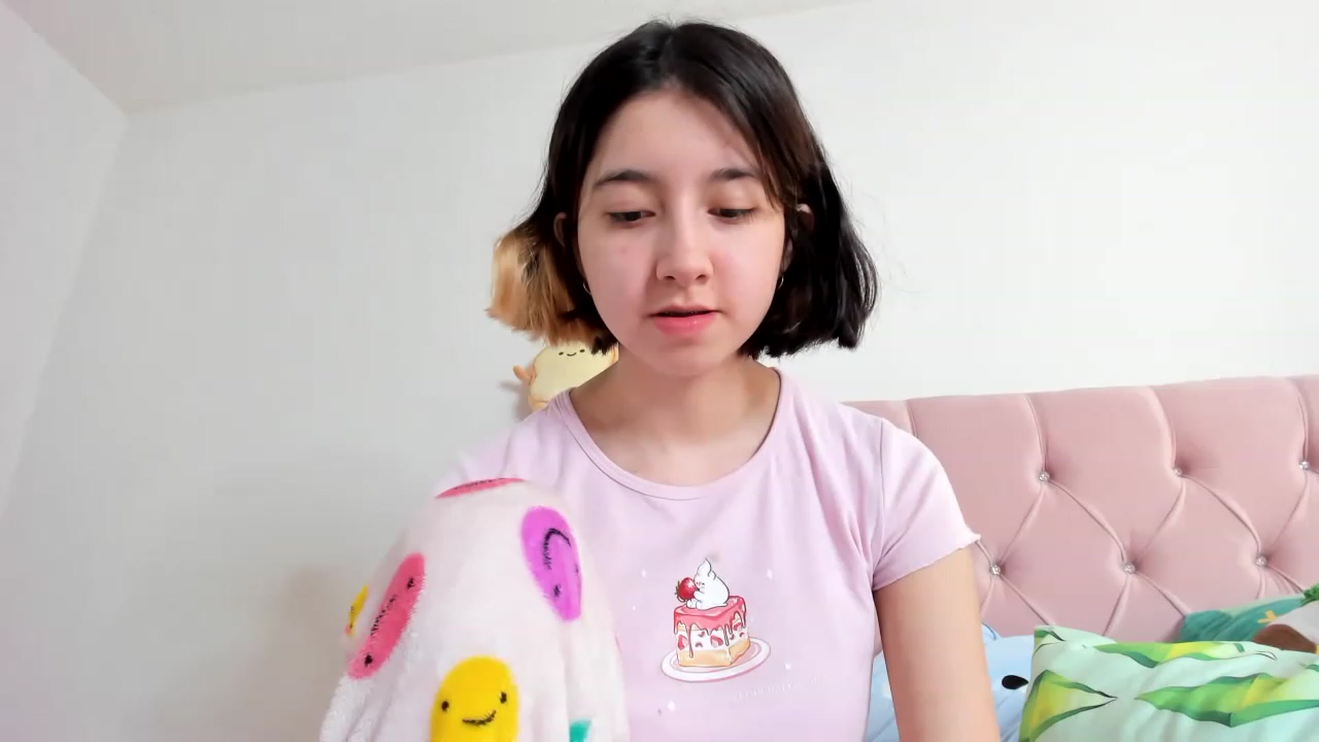 Gallery image thumbnail from Cherrycute666's myfreecams stream on, 02/19/2023, 24:06 image 16 of 20