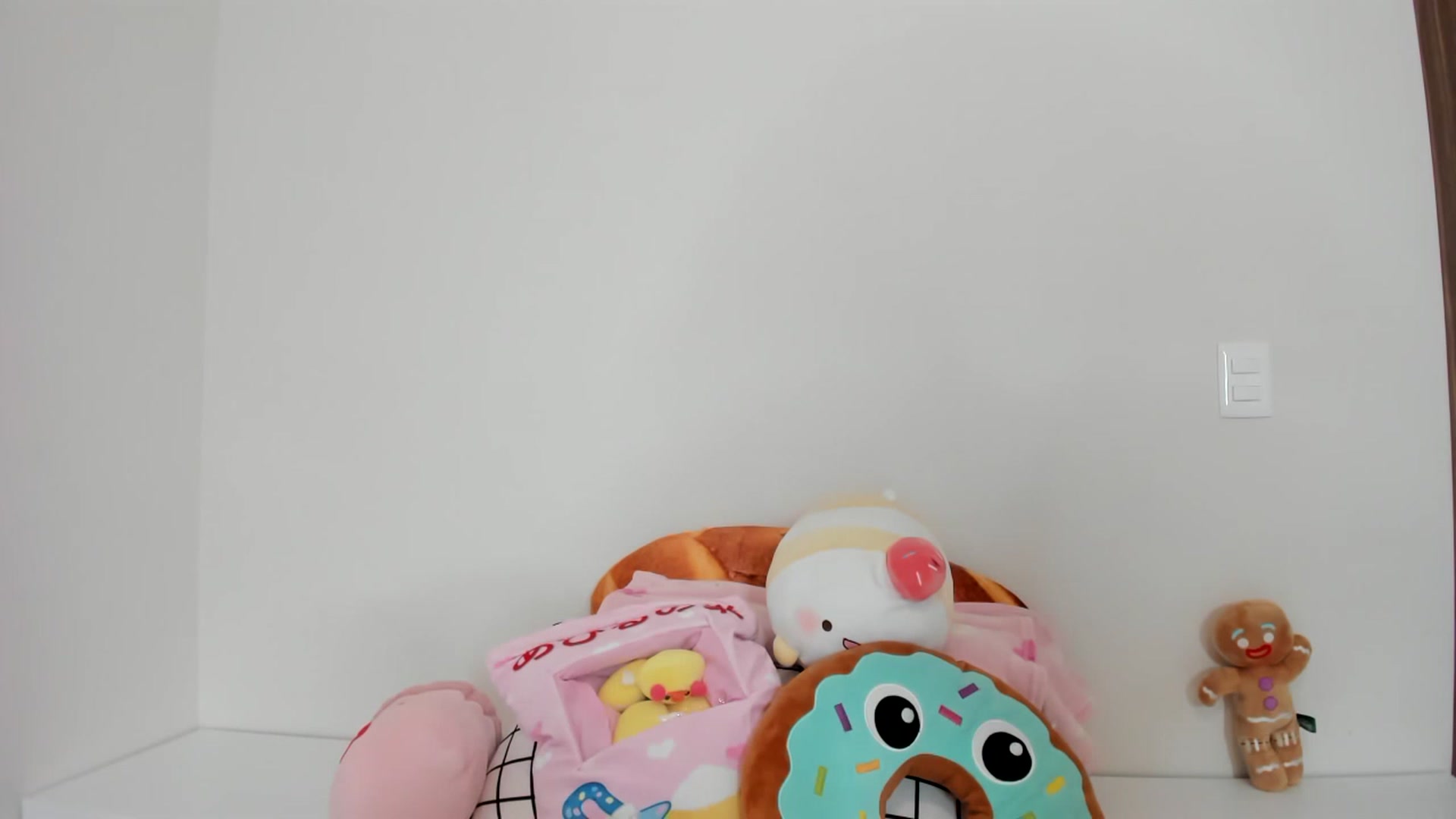 Gallery image thumbnail from Cherrycute666's myfreecams stream on, 02/19/2023, 24:06 image 20 of 20