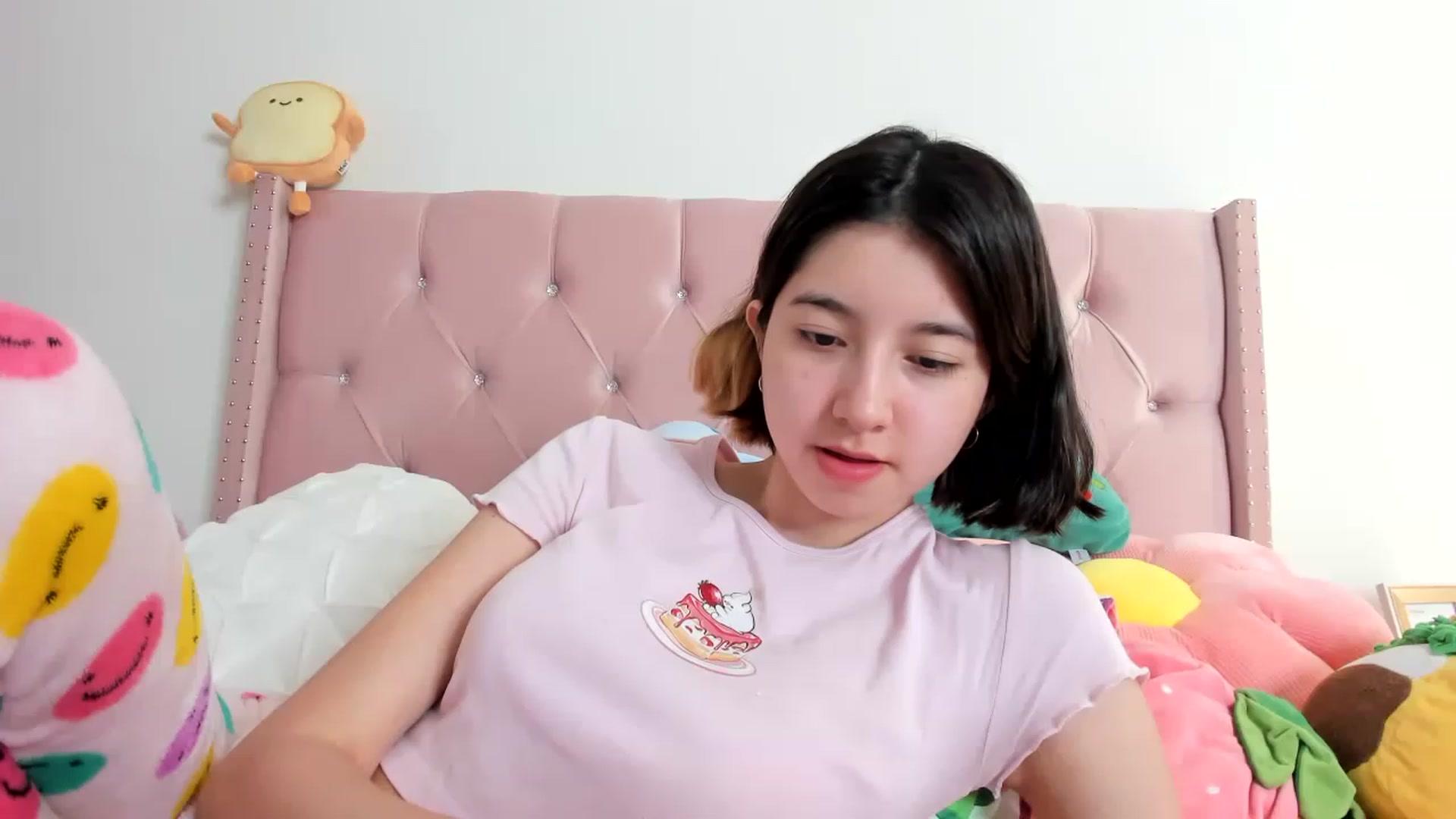 Gallery image thumbnail from Cherrycute666's myfreecams stream on, 02/19/2023, 24:06 image 7 of 20