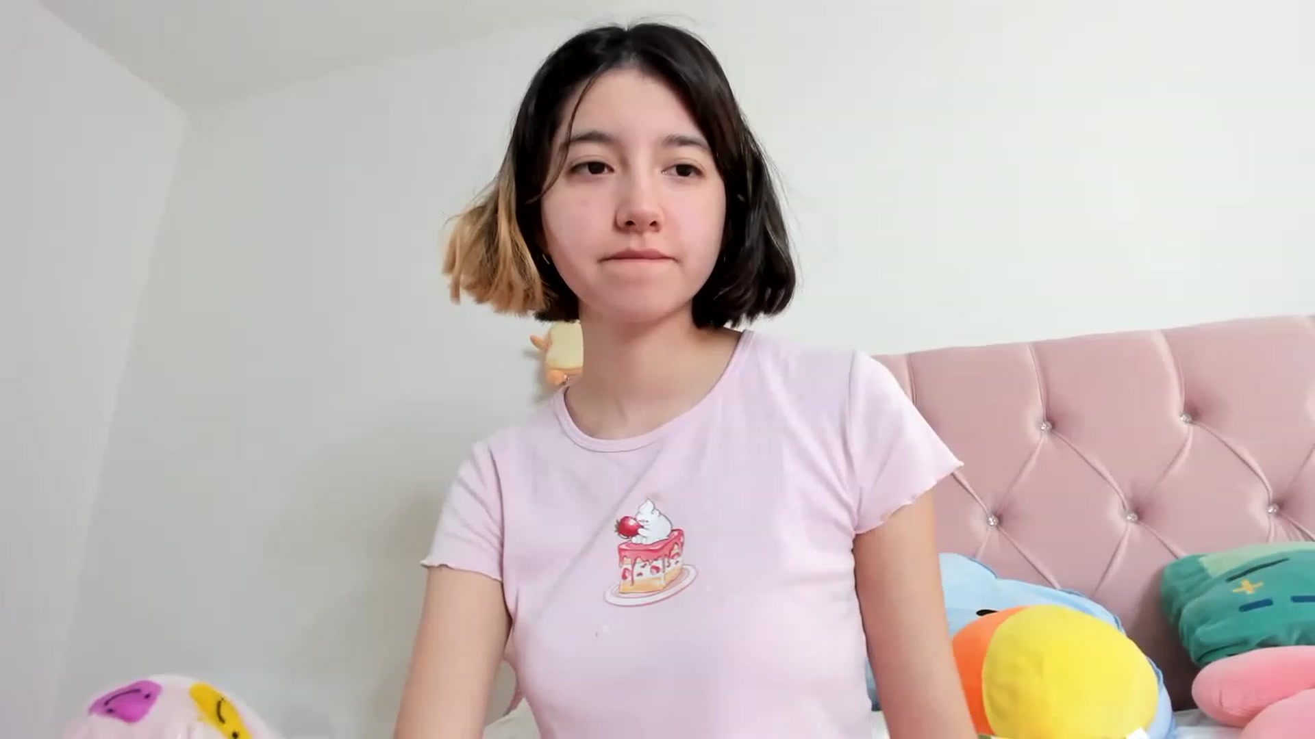 Gallery image thumbnail from Cherrycute666's myfreecams stream on, 02/19/2023, 24:06 image 3 of 20