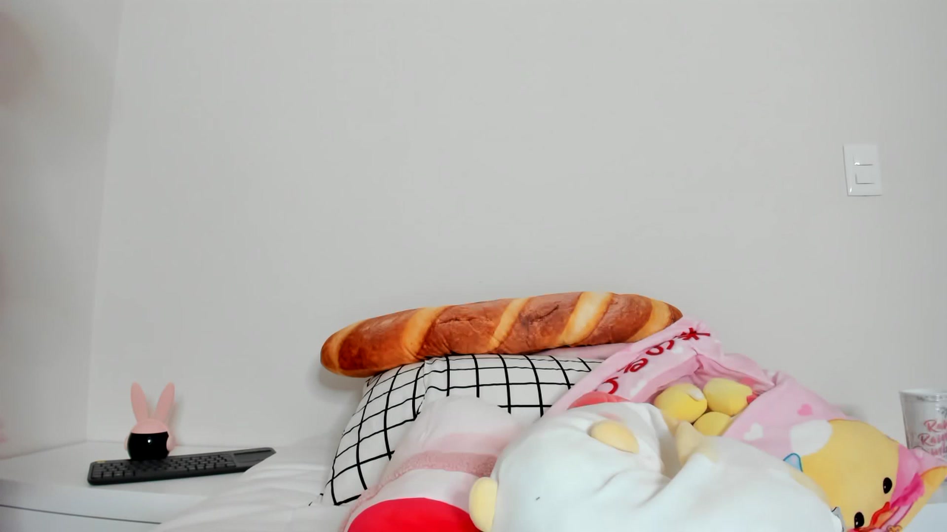 Gallery image thumbnail from Cherrycute666's myfreecams stream on, 02/19/2023, 04:35 image 14 of 20