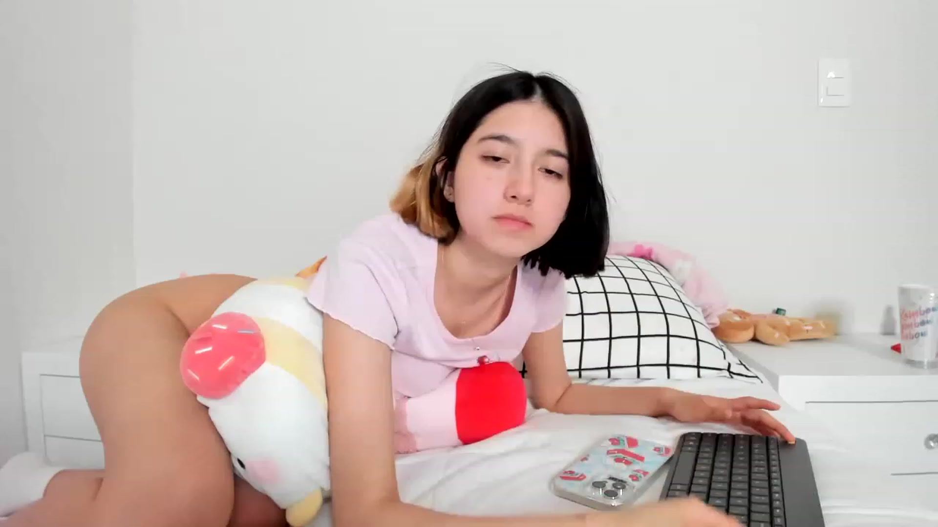 Gallery image thumbnail from Cherrycute666's myfreecams stream on, 02/19/2023, 08:06 image 10 of 20