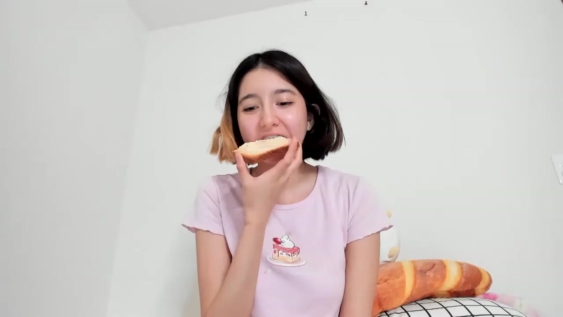Gallery image thumbnail from Cherrycute666's myfreecams stream on, 02/19/2023, 11:45 image 6 of 20