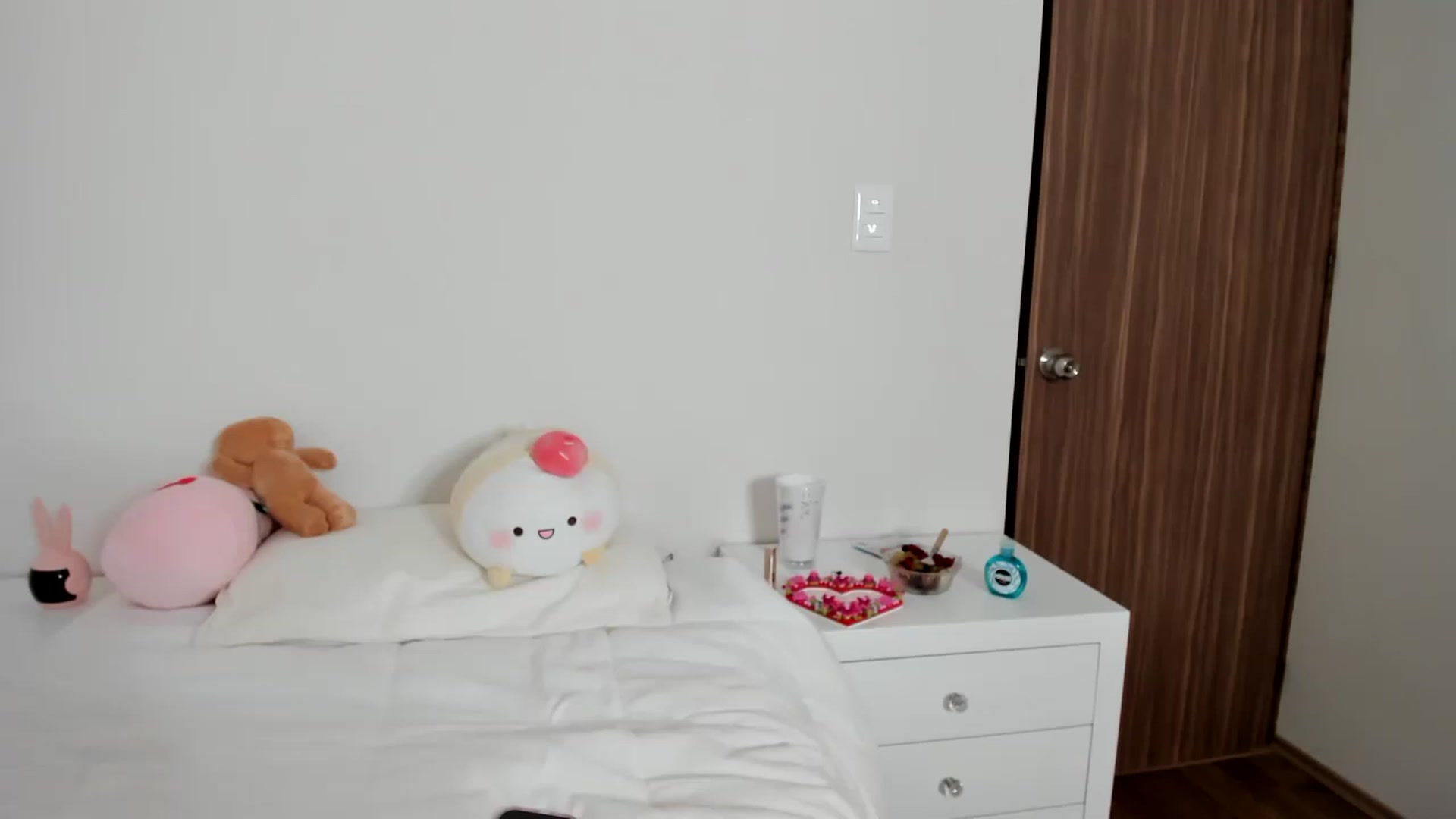 Gallery image thumbnail from Cherrycute666's myfreecams stream on, 02/21/2023, 03:38 image 20 of 20