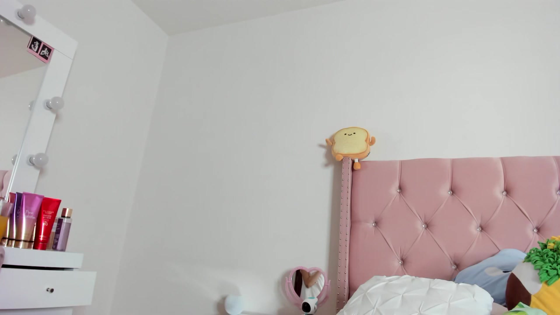 Gallery image thumbnail from Cherrycute666's myfreecams stream on, 02/21/2023, 08:04 image 13 of 20