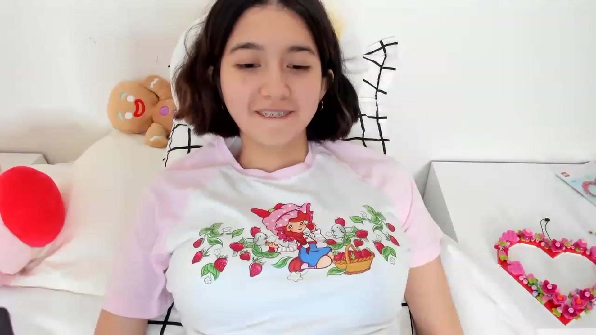 Gallery image thumbnail from Cherrycute666's myfreecams stream on, 02/21/2023, 10:38 image 14 of 20
