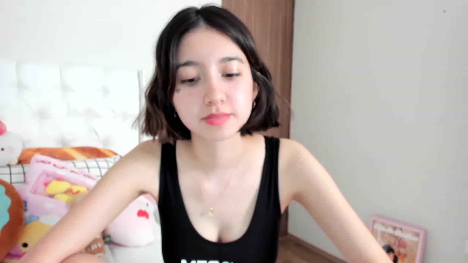 Gallery image thumbnail from Cherrycute666's myfreecams stream on, 02/23/2023, 05:19 image 2 of 20