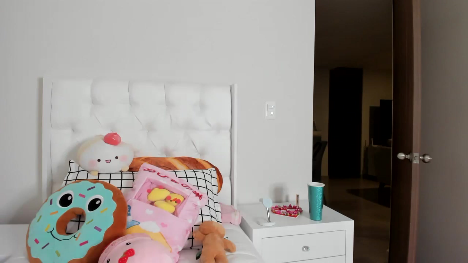 Gallery image thumbnail from Cherrycute666's myfreecams stream on, 02/23/2023, 05:19 image 19 of 20