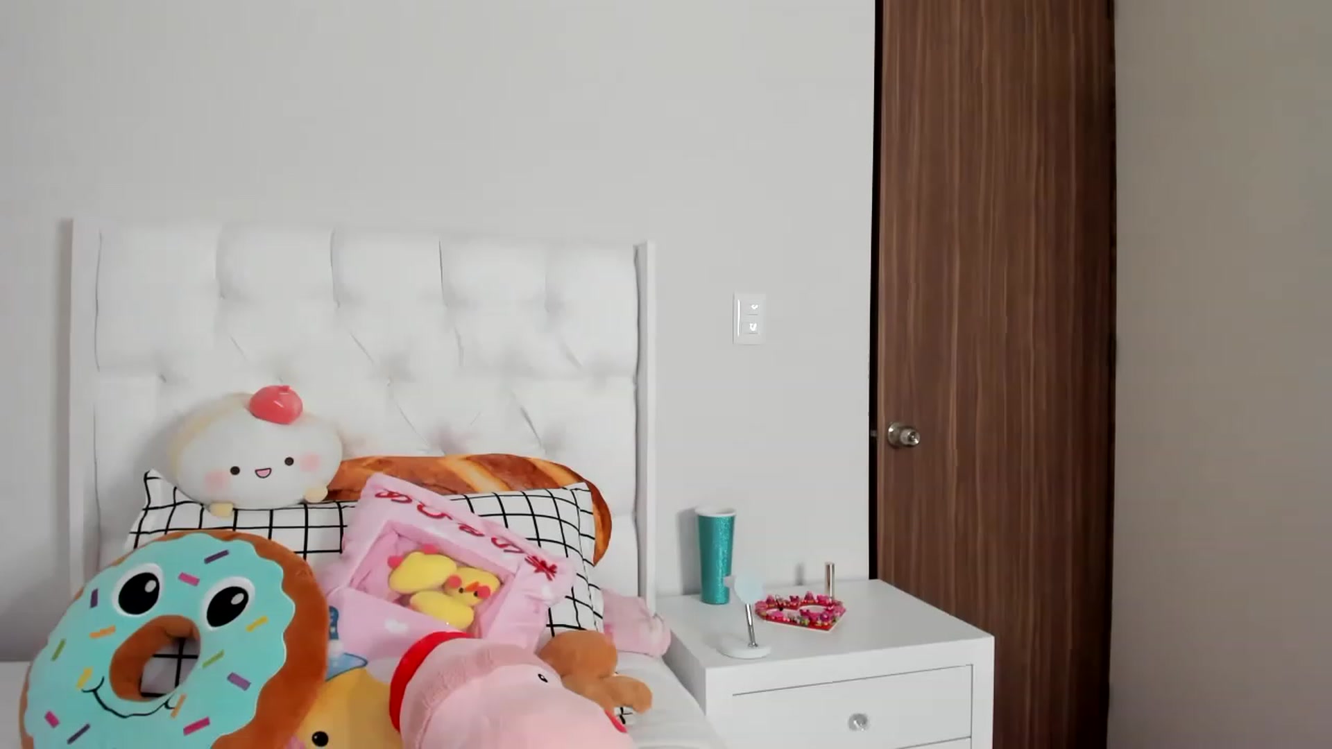 Gallery image thumbnail from Cherrycute666's myfreecams stream on, 02/23/2023, 05:19 image 13 of 20