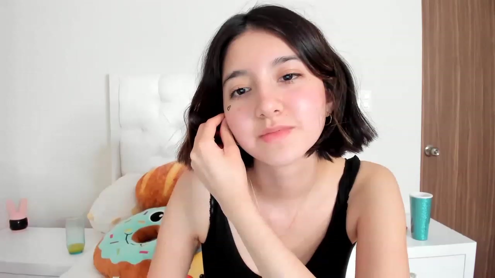 Gallery image thumbnail from Cherrycute666's myfreecams stream on, 02/23/2023, 12:56 image 3 of 20