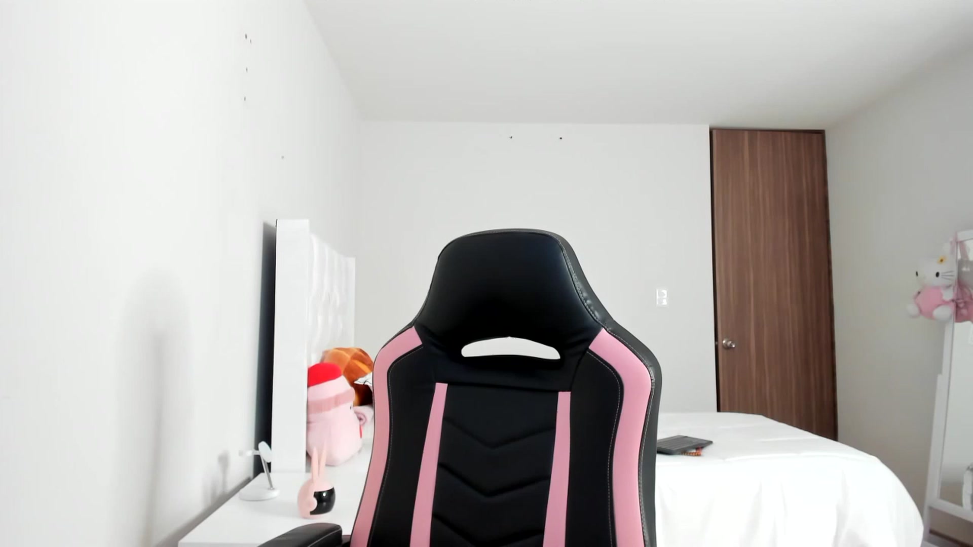 Gallery image thumbnail from Cherrycute666's myfreecams stream on, 02/24/2023, 03:52 image 13 of 20