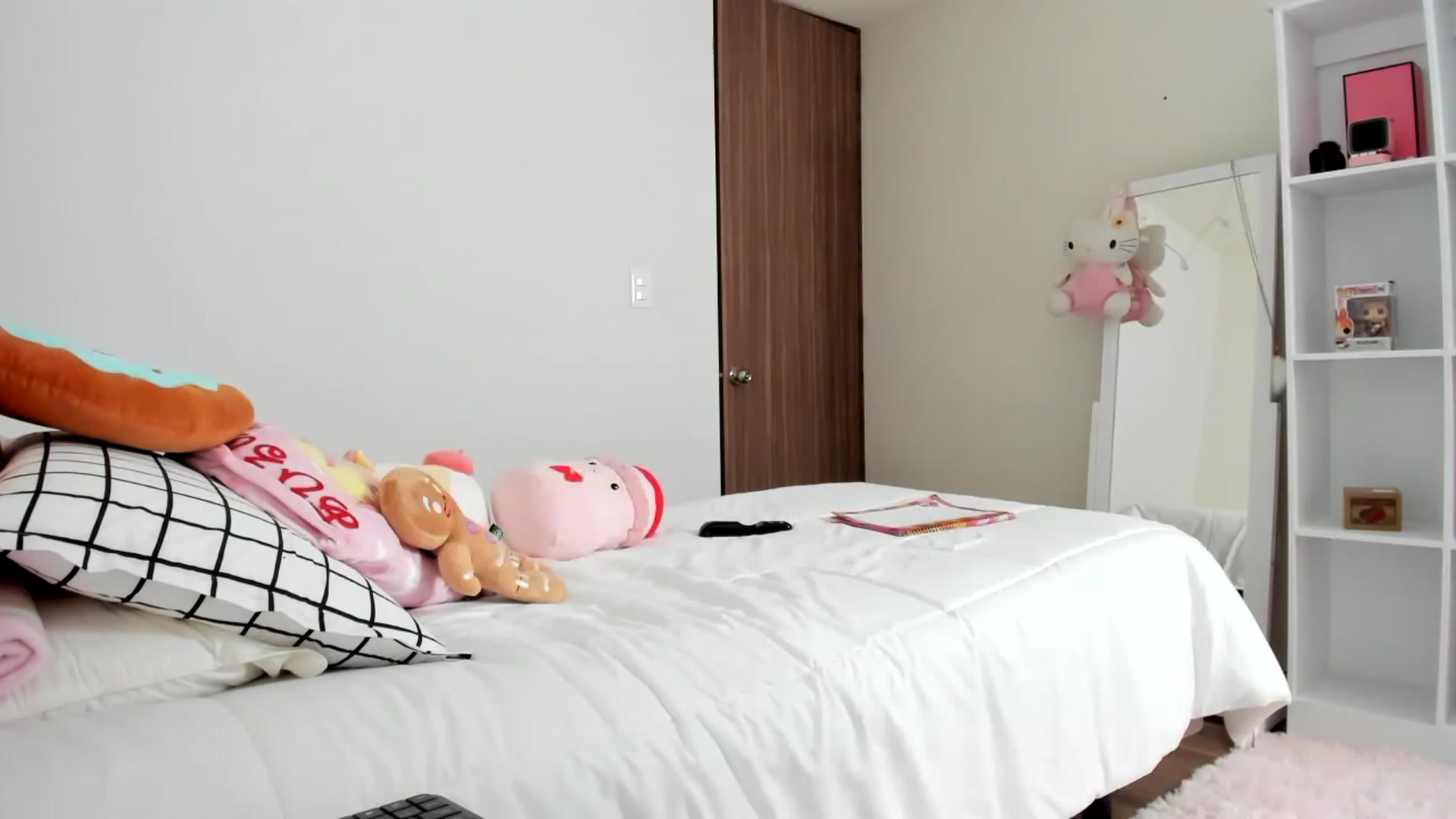 Gallery image thumbnail from Cherrycute666's myfreecams stream on, 02/24/2023, 06:11 image 5 of 20