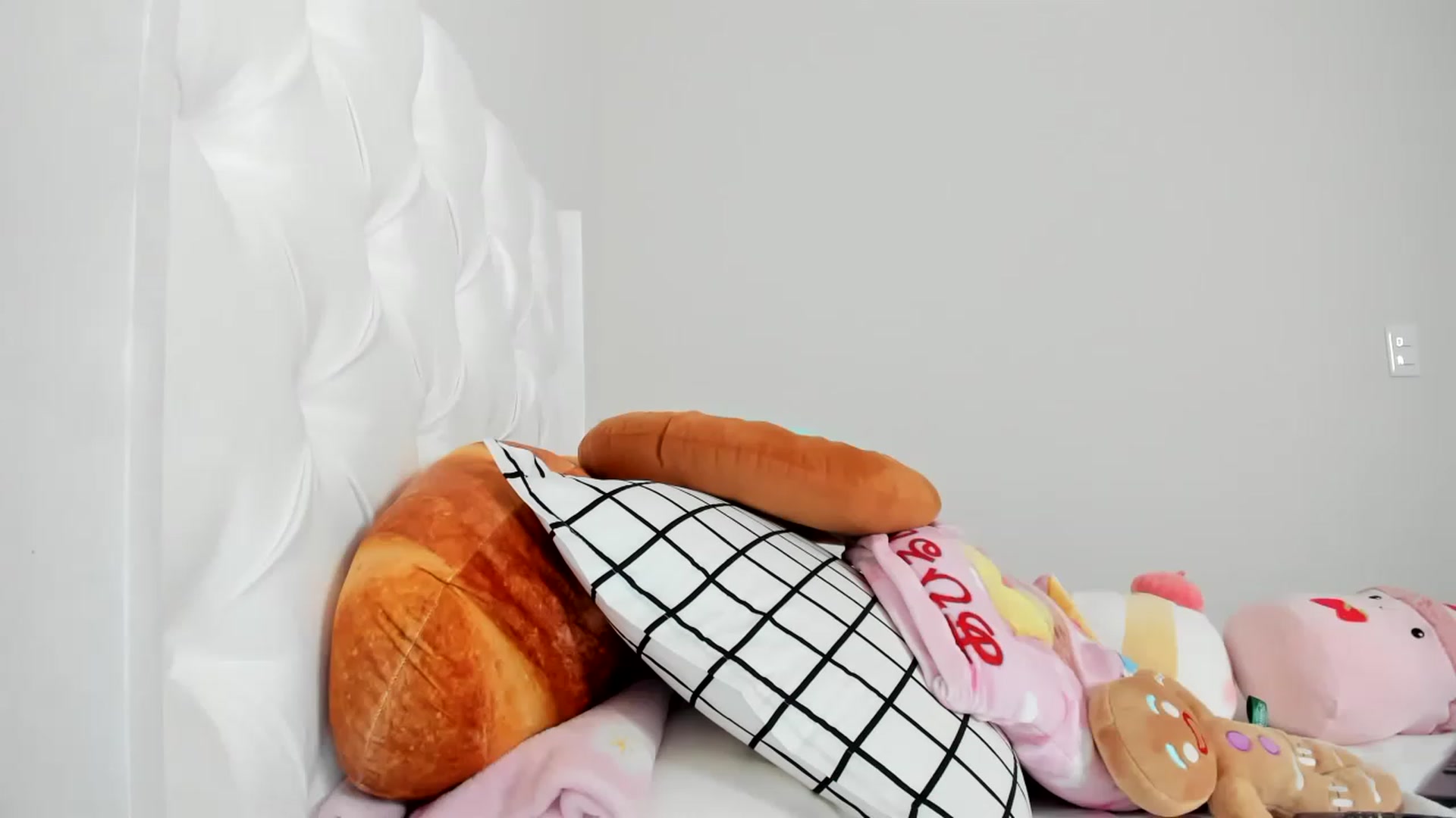 Gallery image thumbnail from Cherrycute666's myfreecams stream on, 02/24/2023, 06:11 image 8 of 20