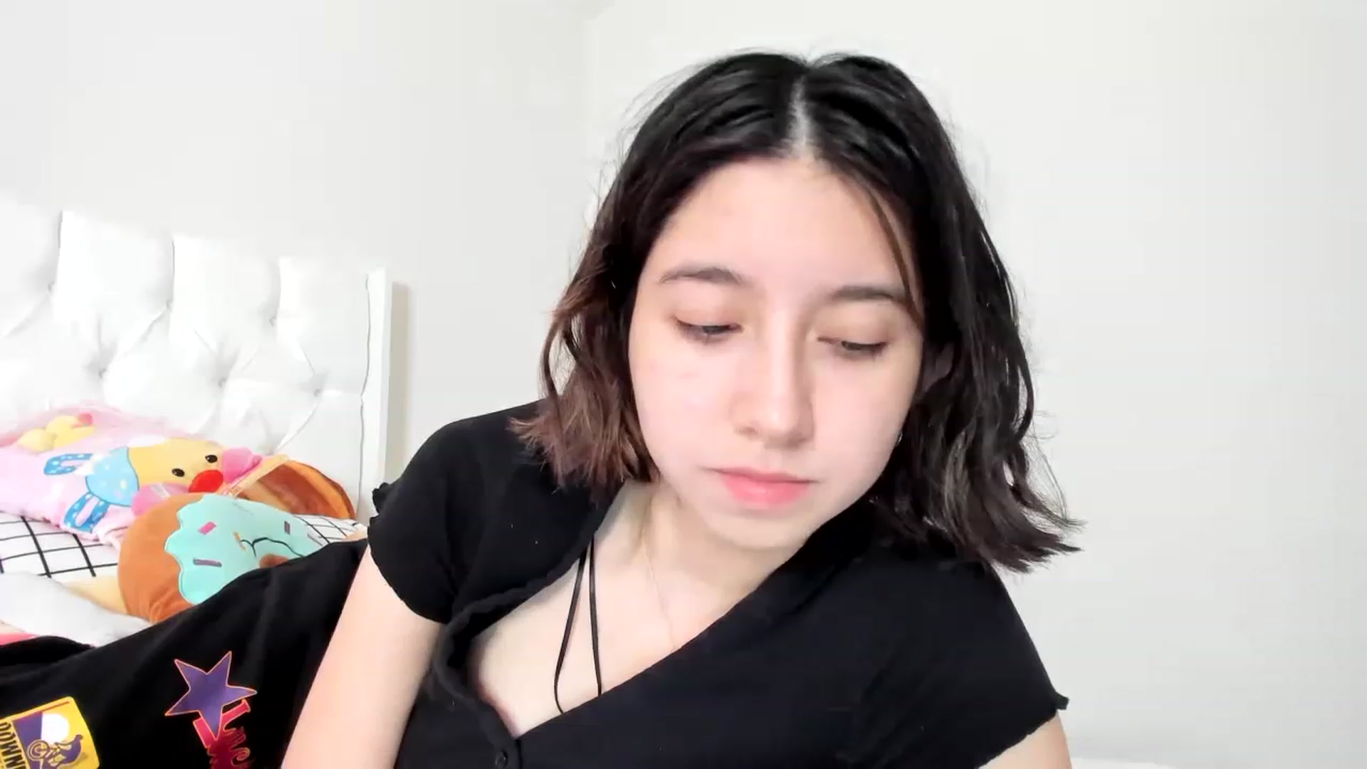 Gallery image thumbnail from Cherrycute666's myfreecams stream on, 02/24/2023, 11:12 image 3 of 20