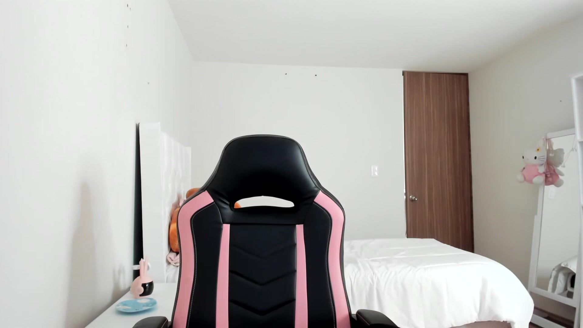 Gallery image thumbnail from Cherrycute666's myfreecams stream on, 02/24/2023, 21:35 image 8 of 20
