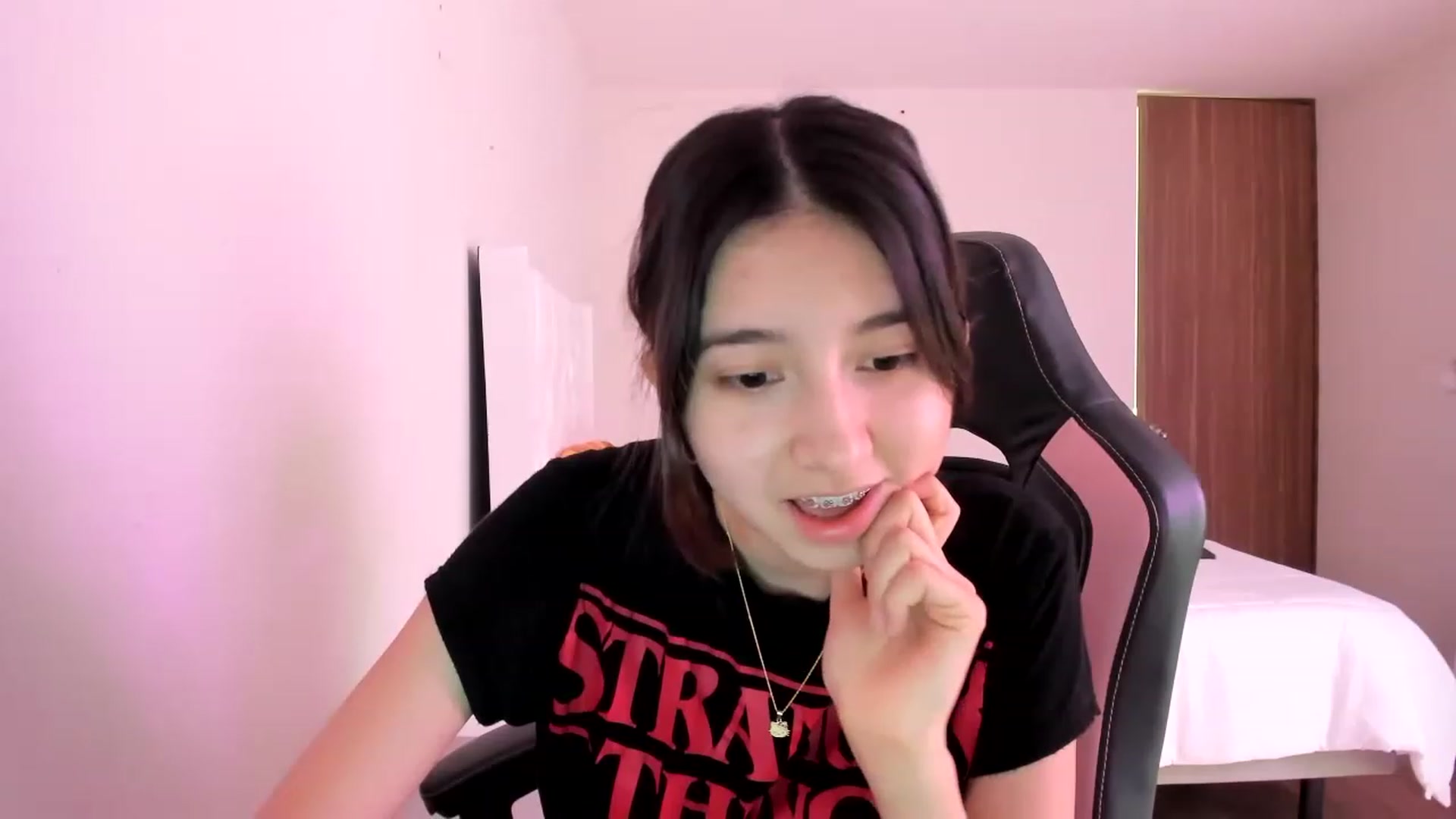 Gallery image thumbnail from Cherrycute666's myfreecams stream on, 02/25/2023, 24:06 image 4 of 20