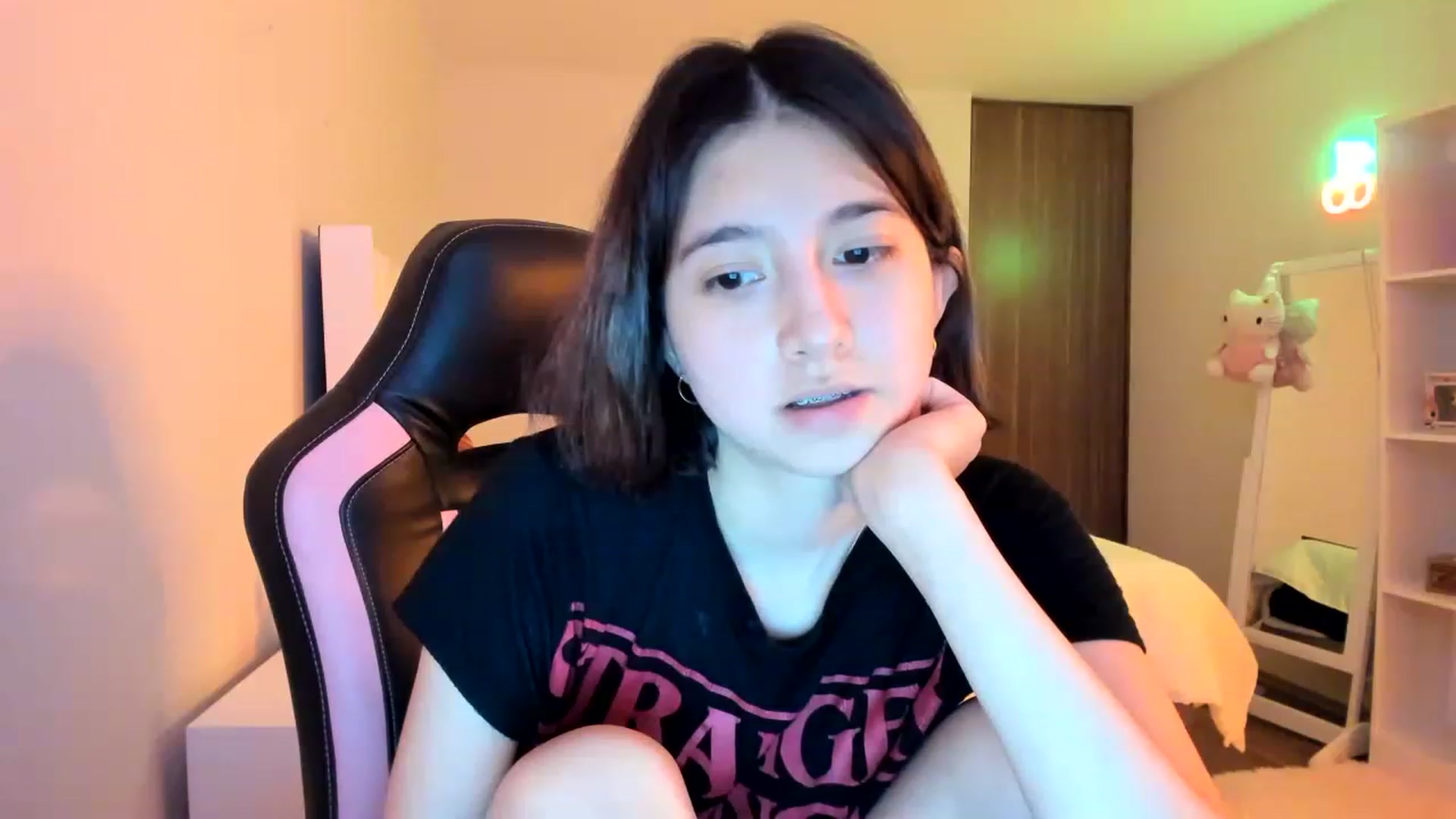 Gallery image thumbnail from Cherrycute666's myfreecams stream on, 02/25/2023, 08:46 image 2 of 20