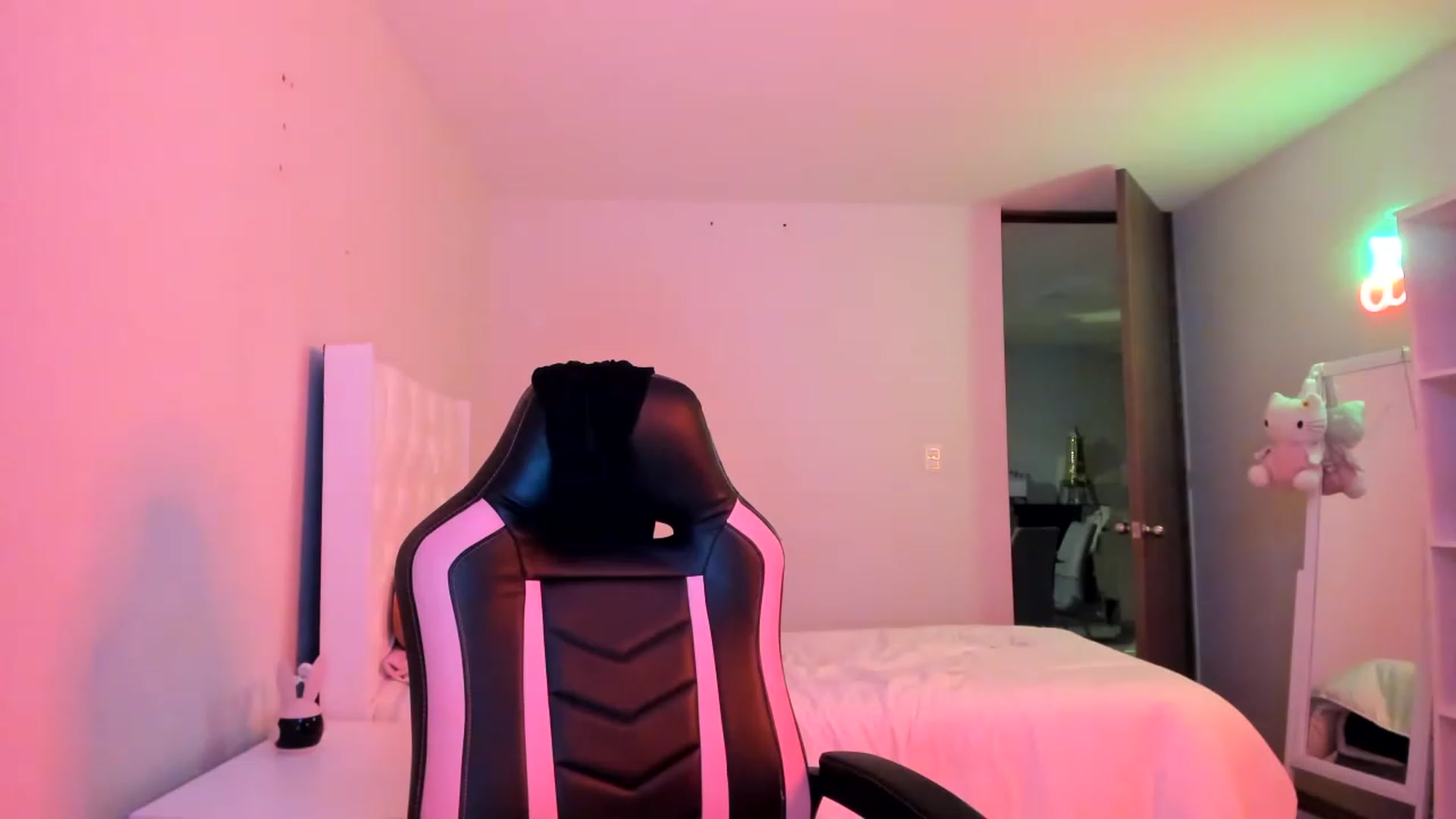 Gallery image thumbnail from Cherrycute666's myfreecams stream on, 02/25/2023, 08:46 image 16 of 20