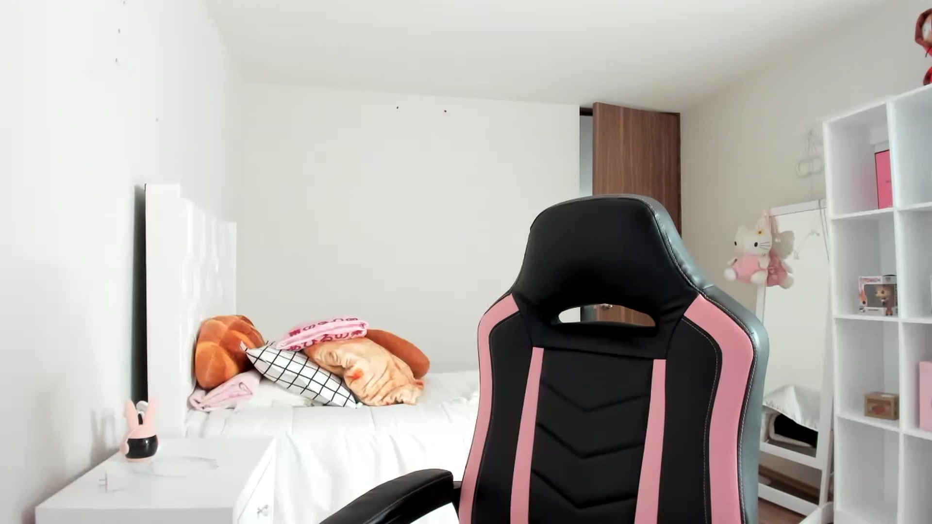 Gallery image thumbnail from Cherrycute666's myfreecams stream on, 02/25/2023, 14:33 image 7 of 20