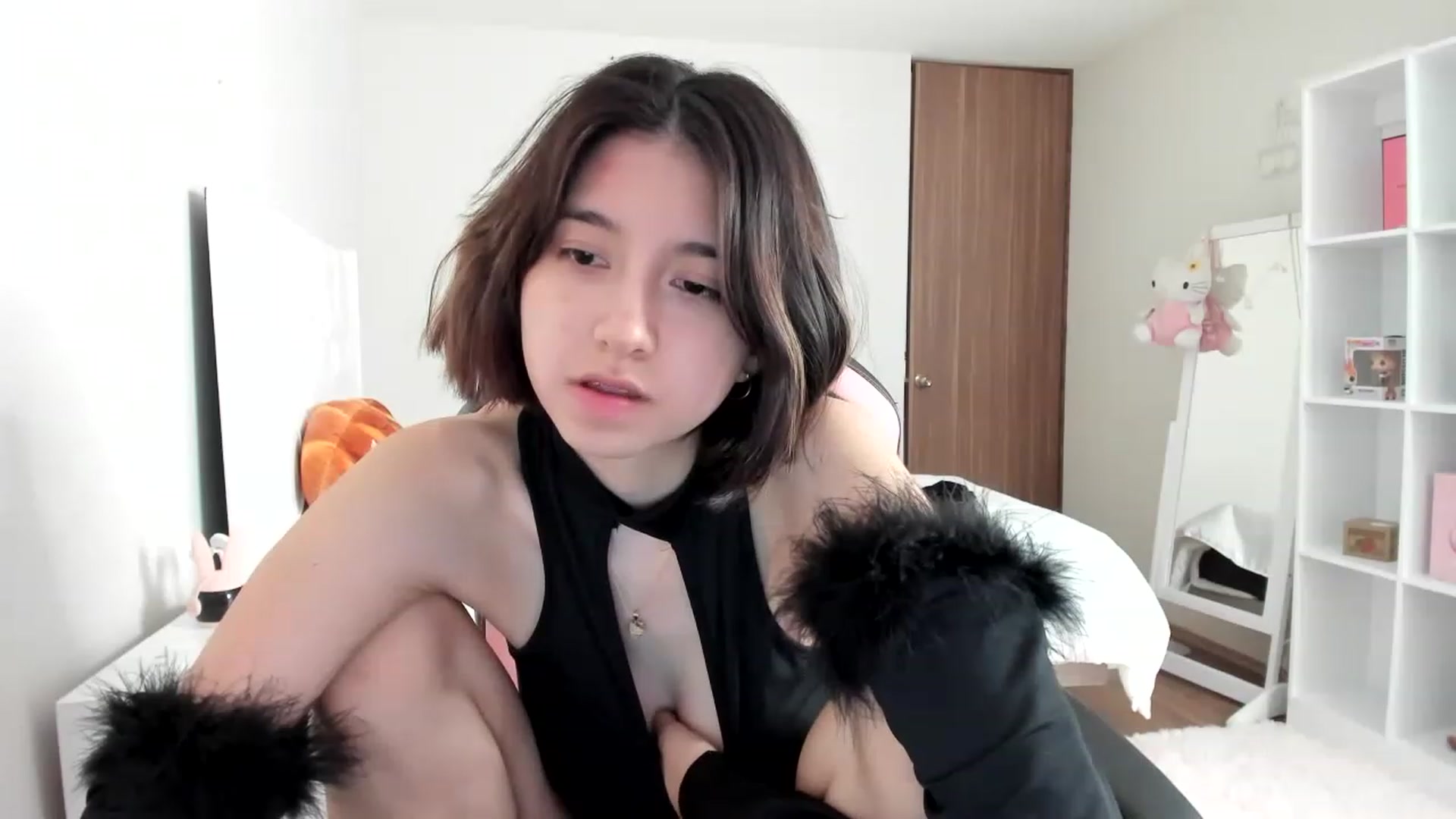 Gallery image thumbnail from Cherrycute666's myfreecams stream on, 02/25/2023, 14:33 image 6 of 20