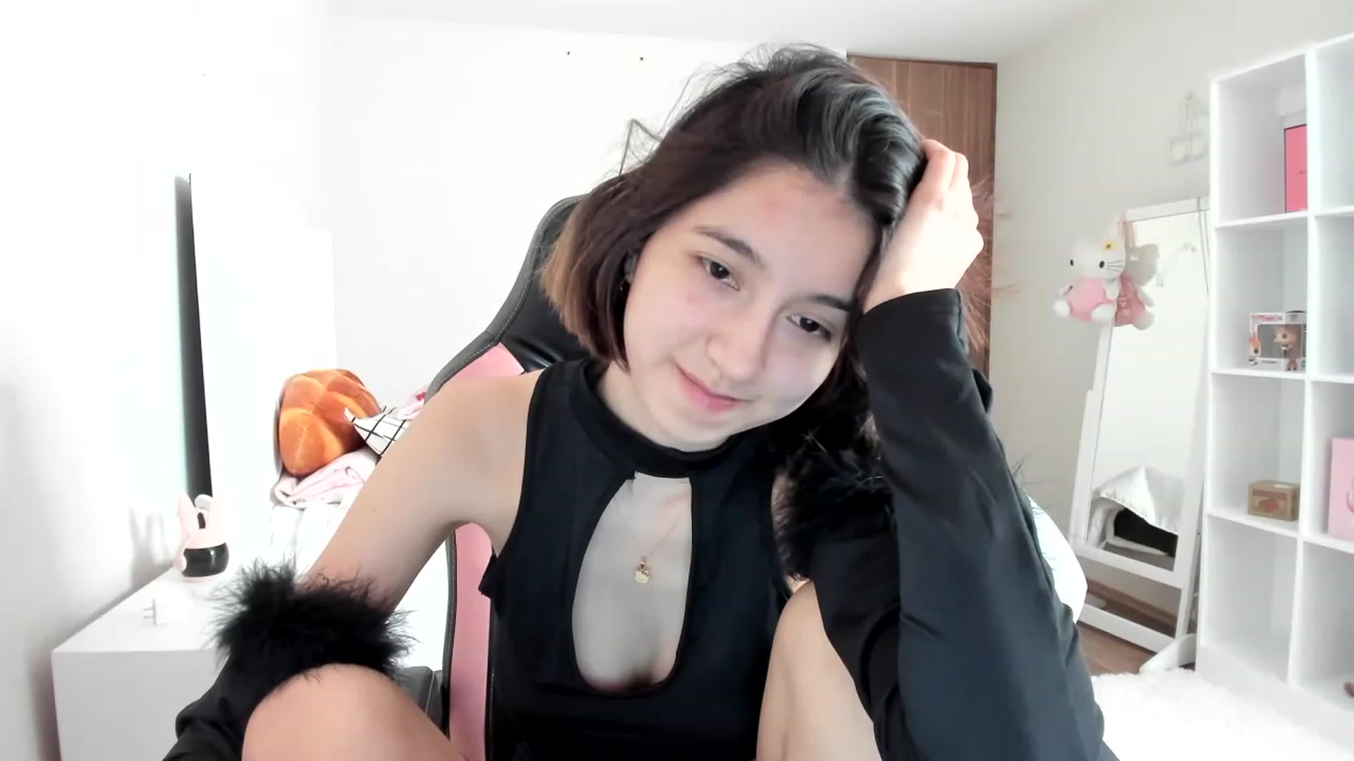 Gallery image thumbnail from Cherrycute666's myfreecams stream on, 02/25/2023, 14:33 image 4 of 20