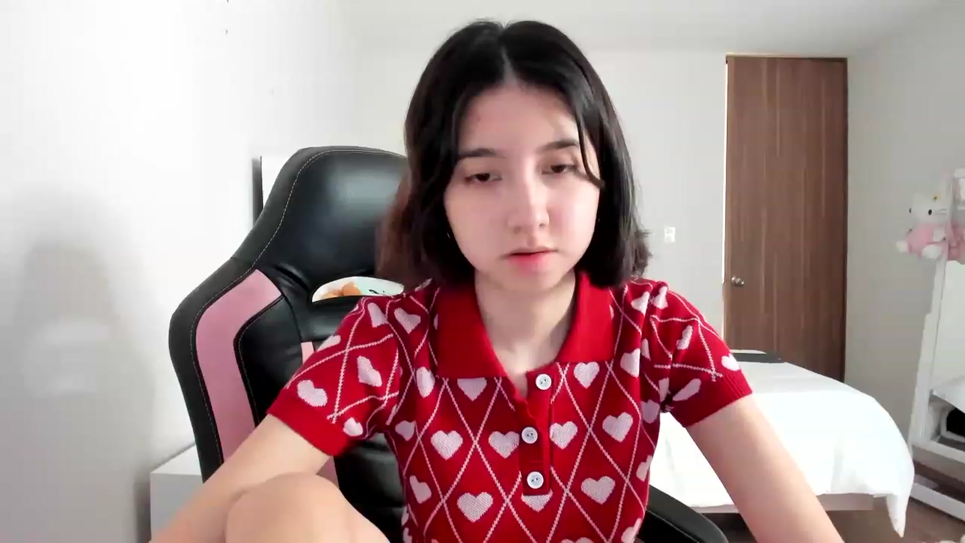 Gallery image thumbnail from Cherrycute666's myfreecams stream on, 02/26/2023, 24:41 image 8 of 20
