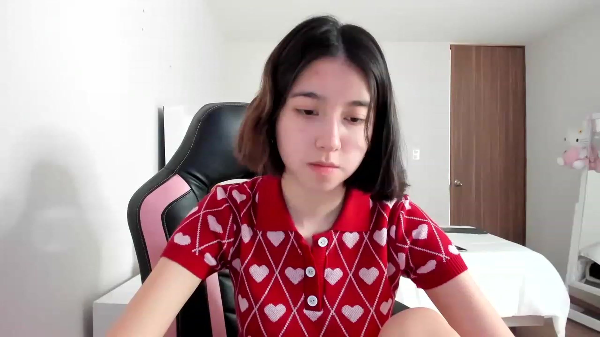 Gallery image thumbnail from Cherrycute666's myfreecams stream on, 02/26/2023, 24:41 image 5 of 20