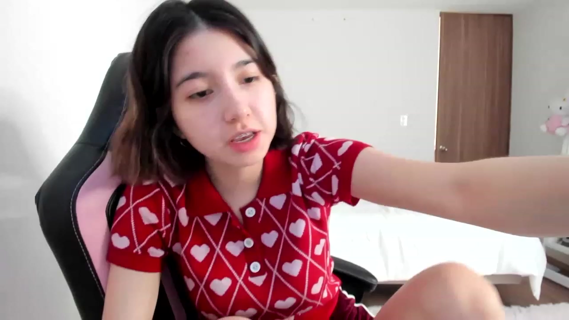 Gallery image thumbnail from Cherrycute666's myfreecams stream on, 02/26/2023, 24:41 image 7 of 20
