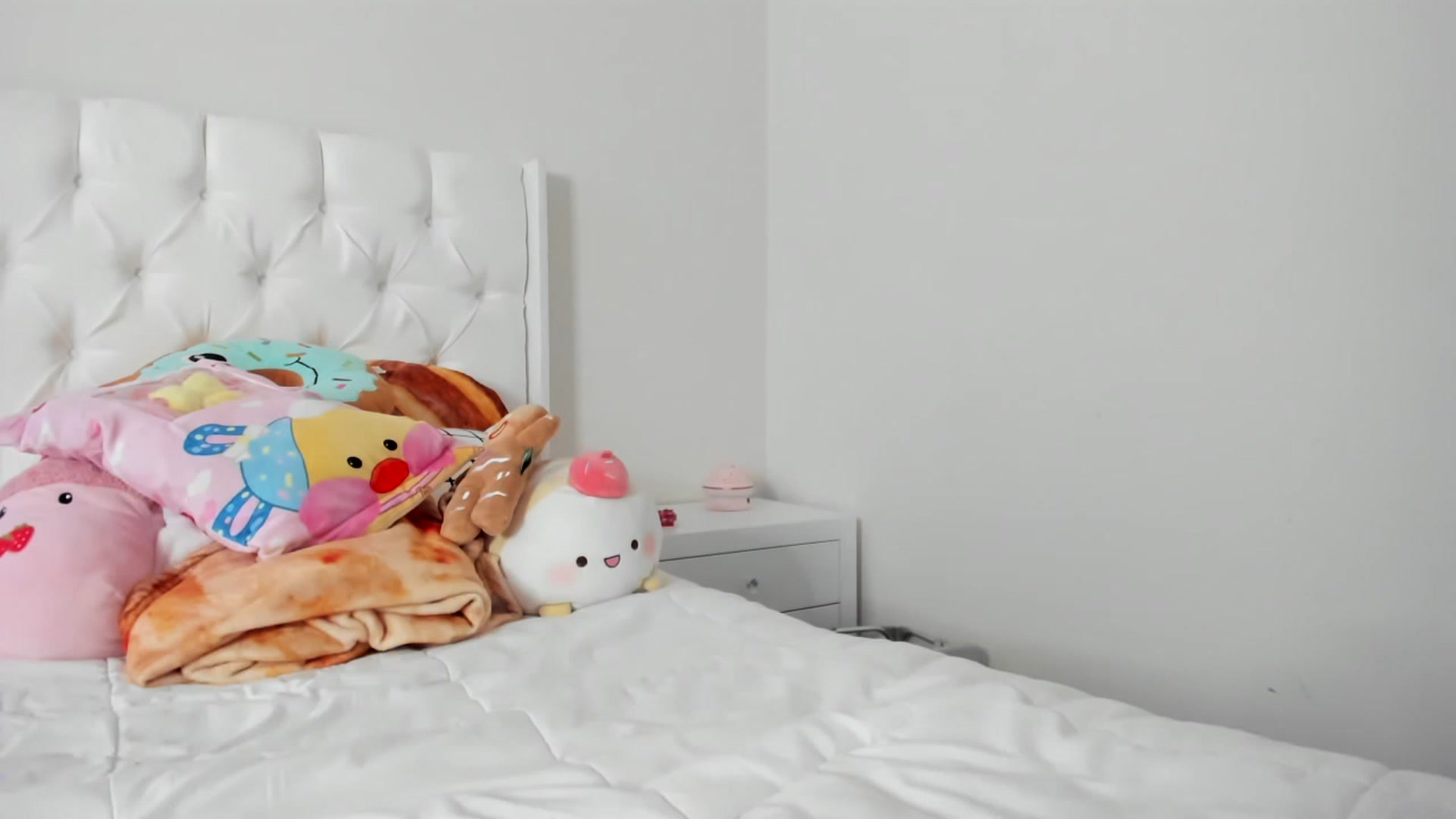 Gallery image thumbnail from Cherrycute666's myfreecams stream on, 02/26/2023, 02:04 image 4 of 20