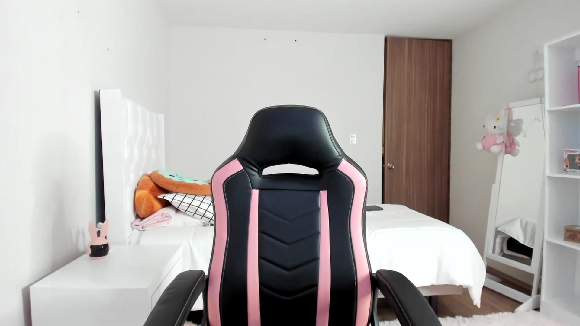 Gallery image thumbnail from Cherrycute666's myfreecams stream on, 02/26/2023, 05:06 image 6 of 20