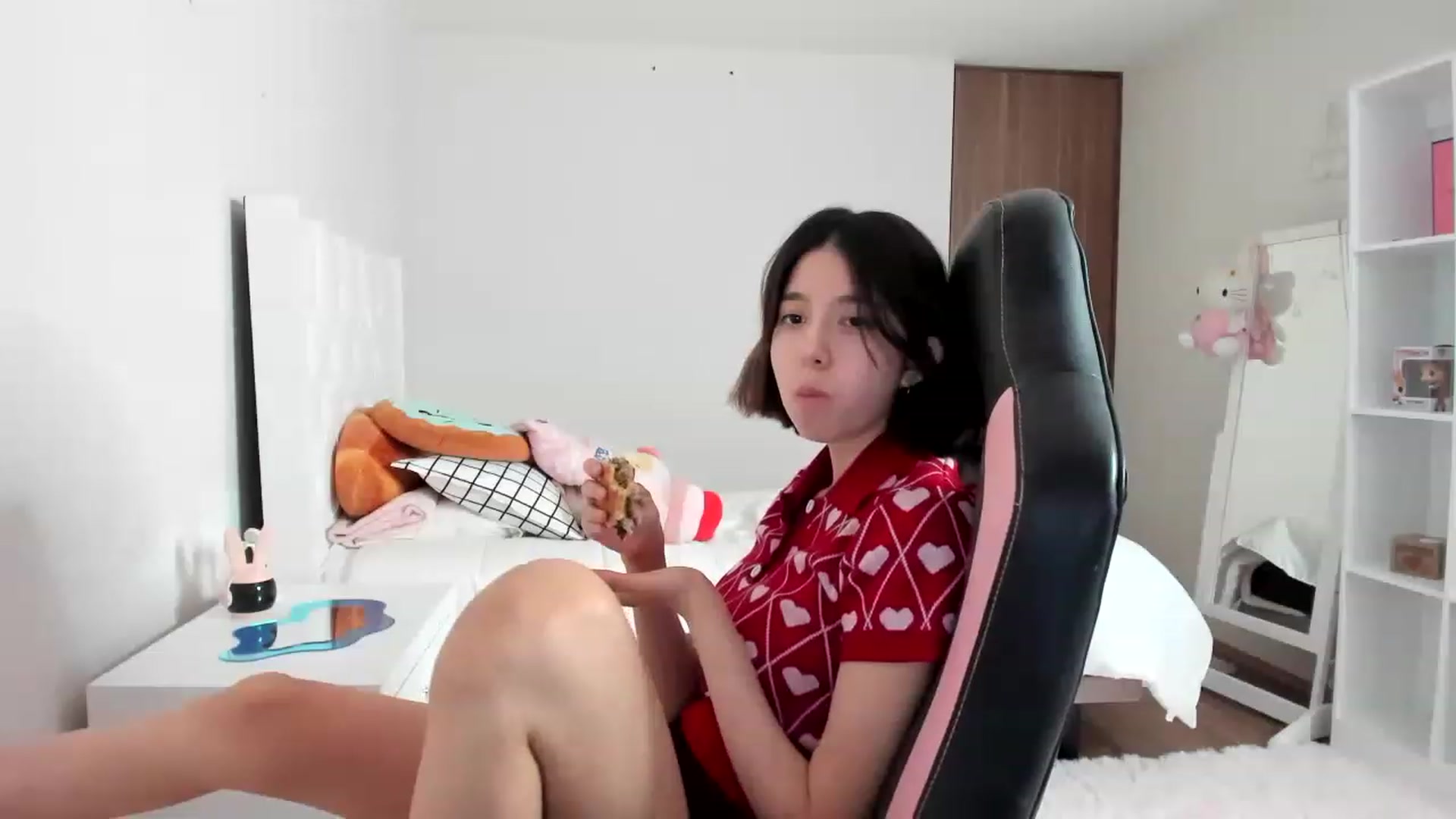 Gallery image thumbnail from Cherrycute666's myfreecams stream on, 02/26/2023, 07:50 image 11 of 20