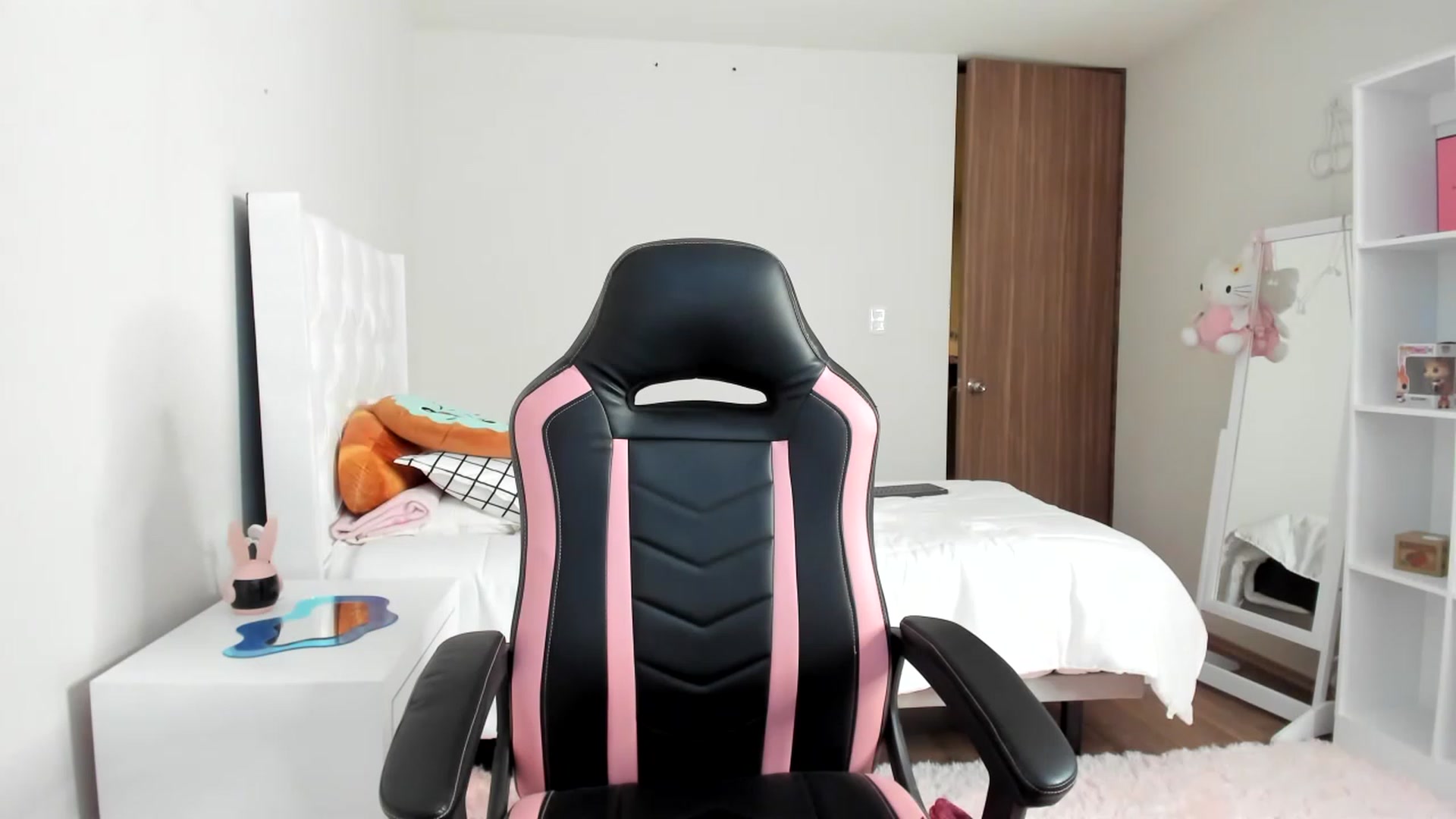 Gallery image thumbnail from Cherrycute666's myfreecams stream on, 02/26/2023, 07:50 image 16 of 20